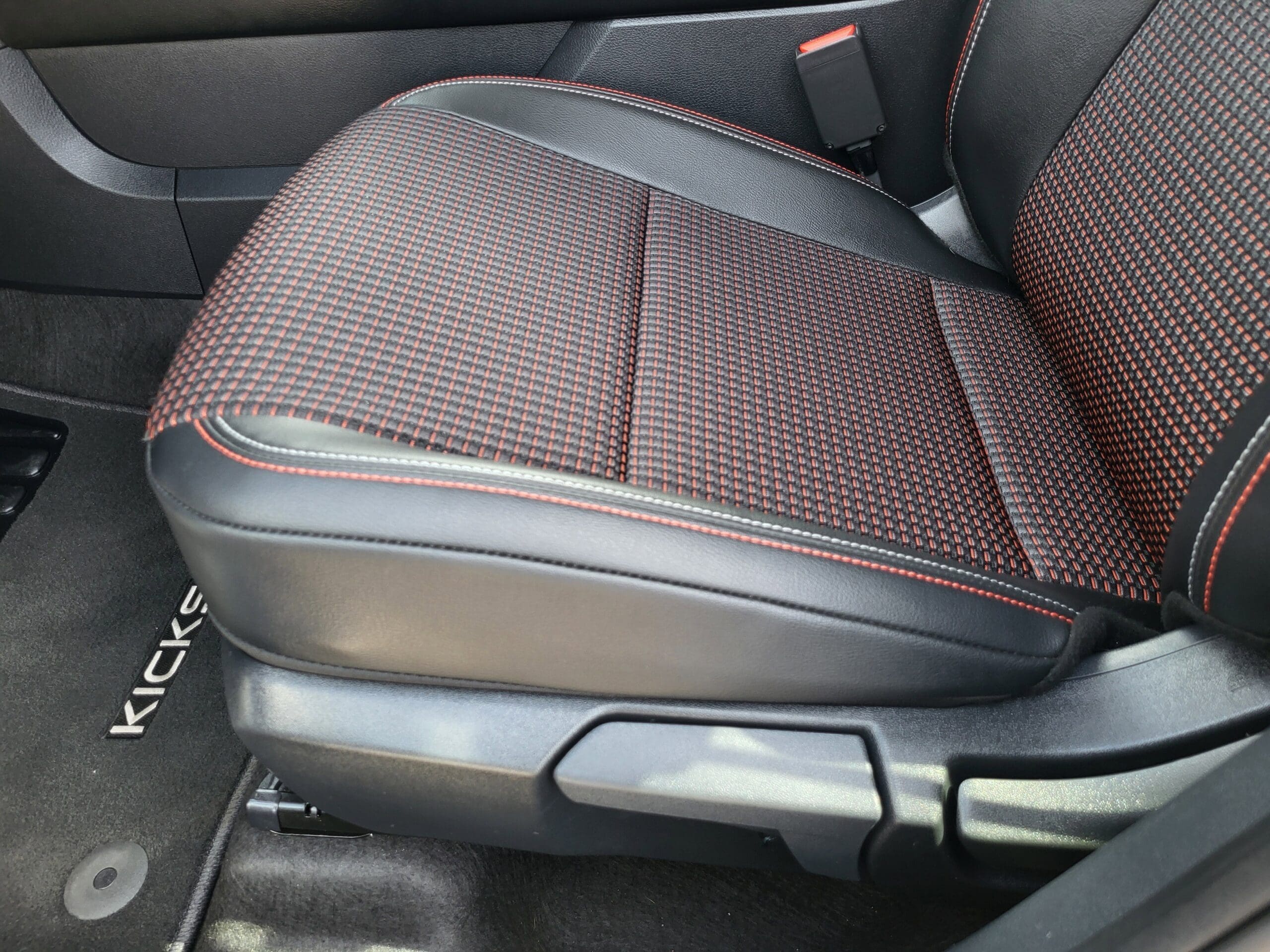 2025 Nissan Kicks - Image 17