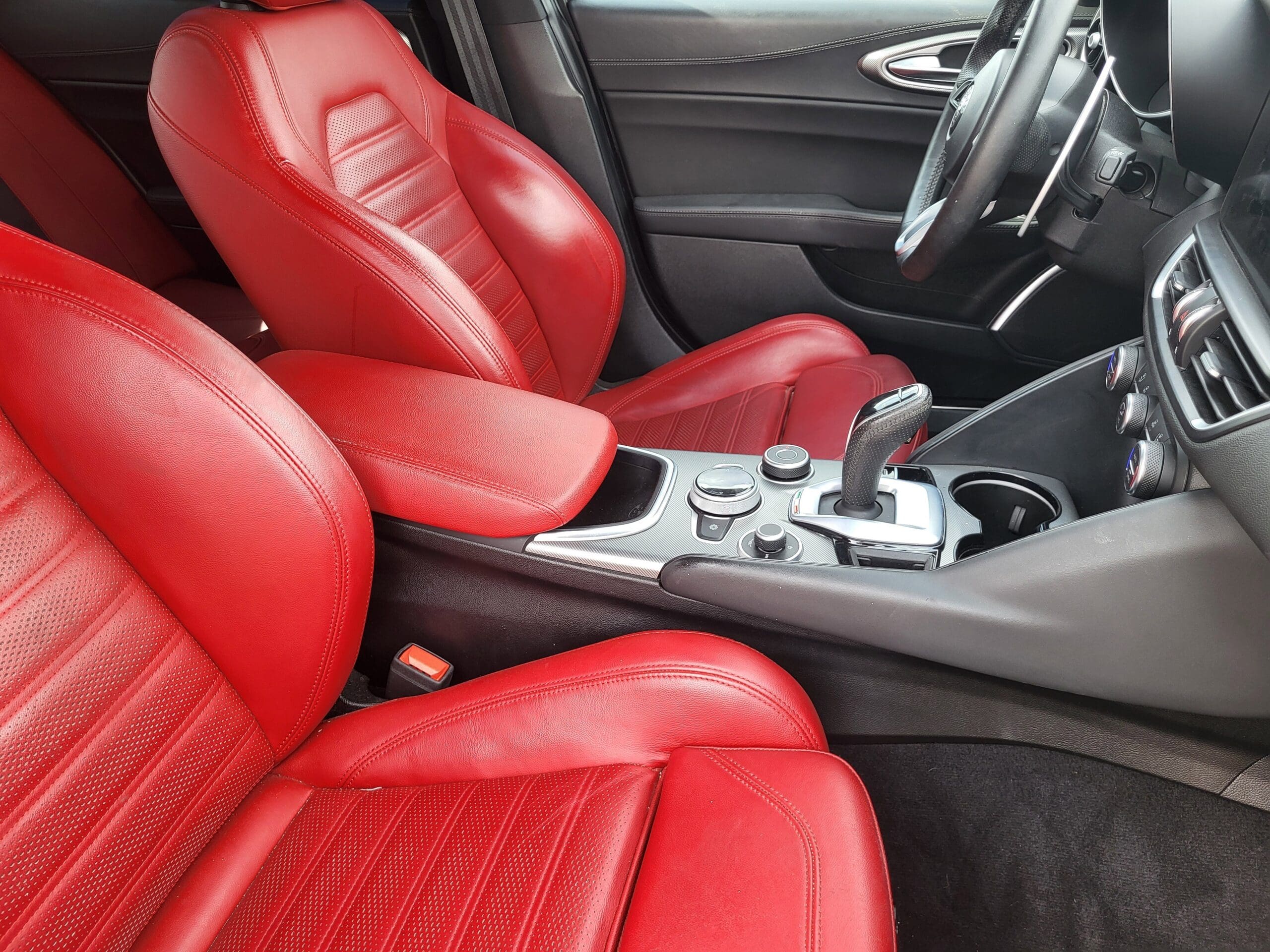 2023 Alfa Romeo Giulia - Image 10