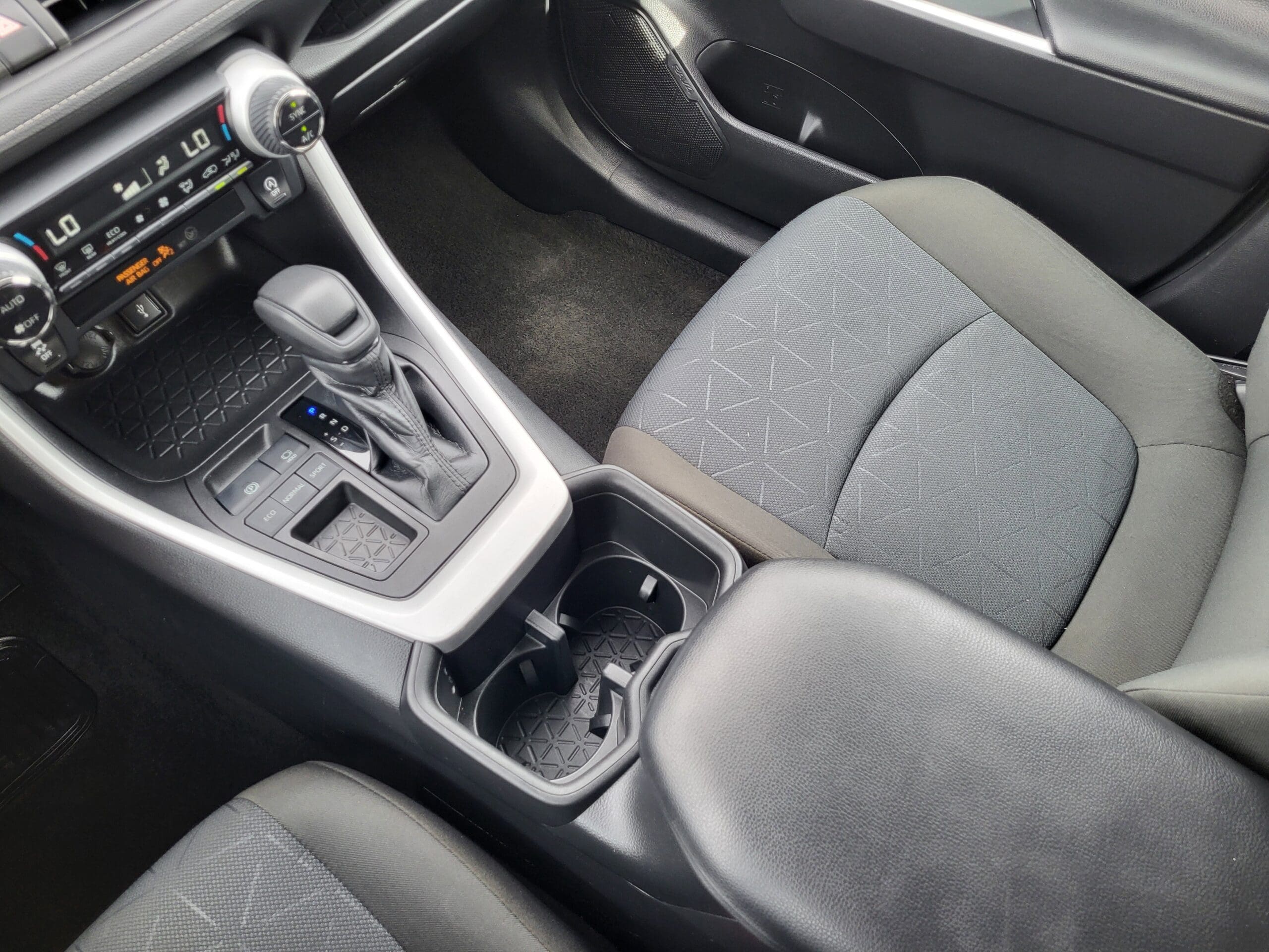 2022 Toyota RAV4 - Image 15