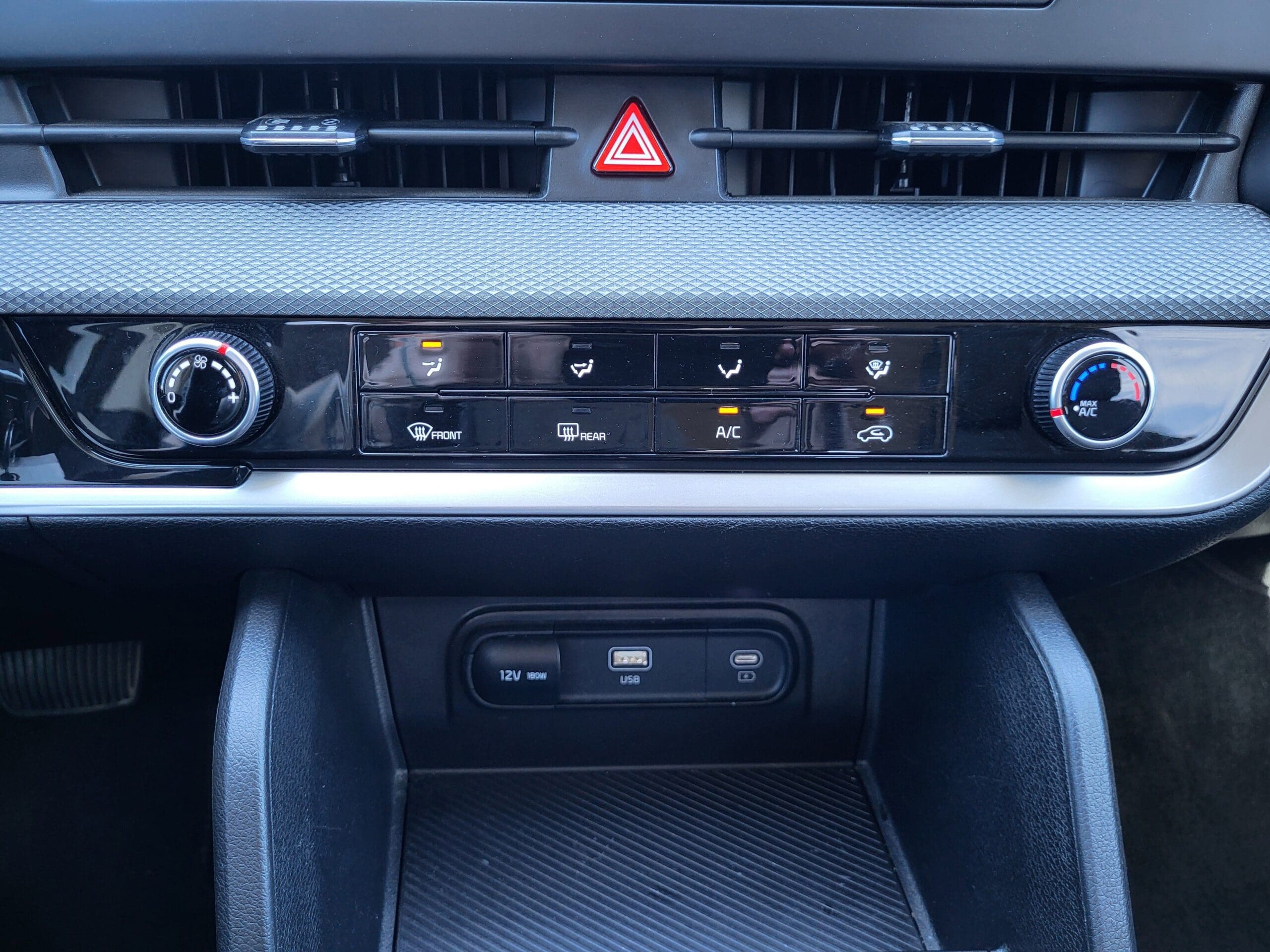 2023 Kia Sportage - Image 13