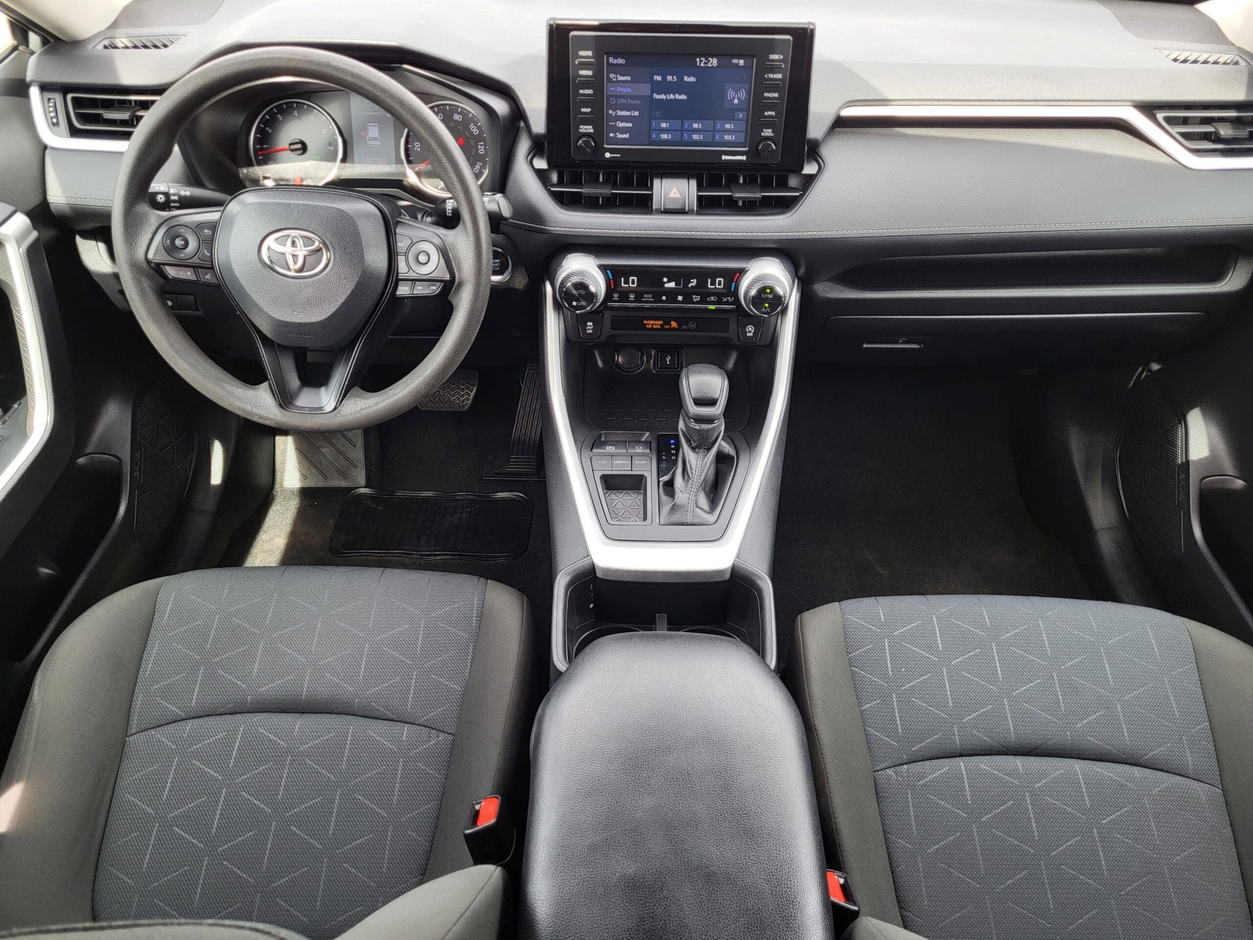 2022 Toyota RAV4 - Image 19