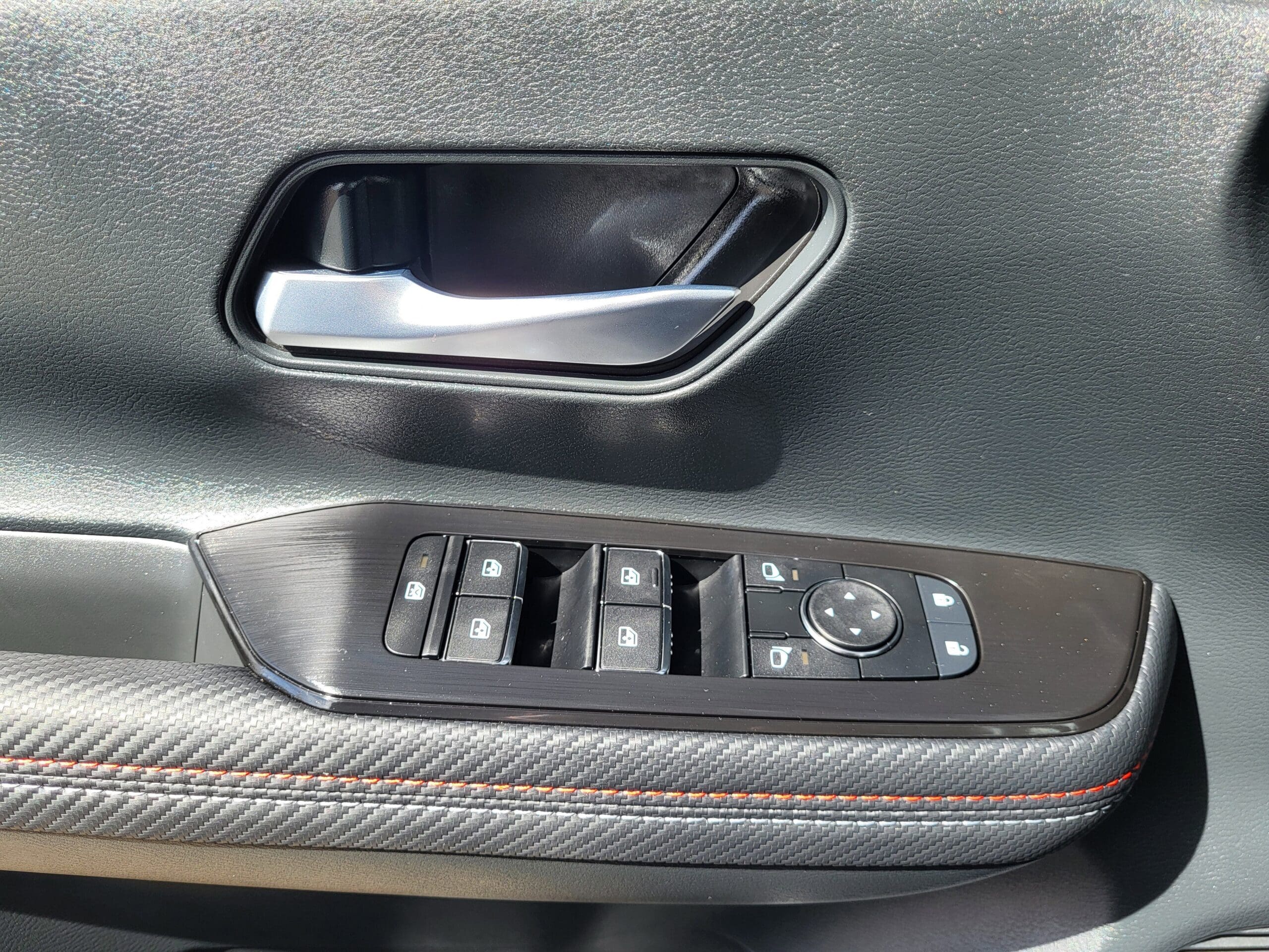 2025 Nissan Kicks - Image 16