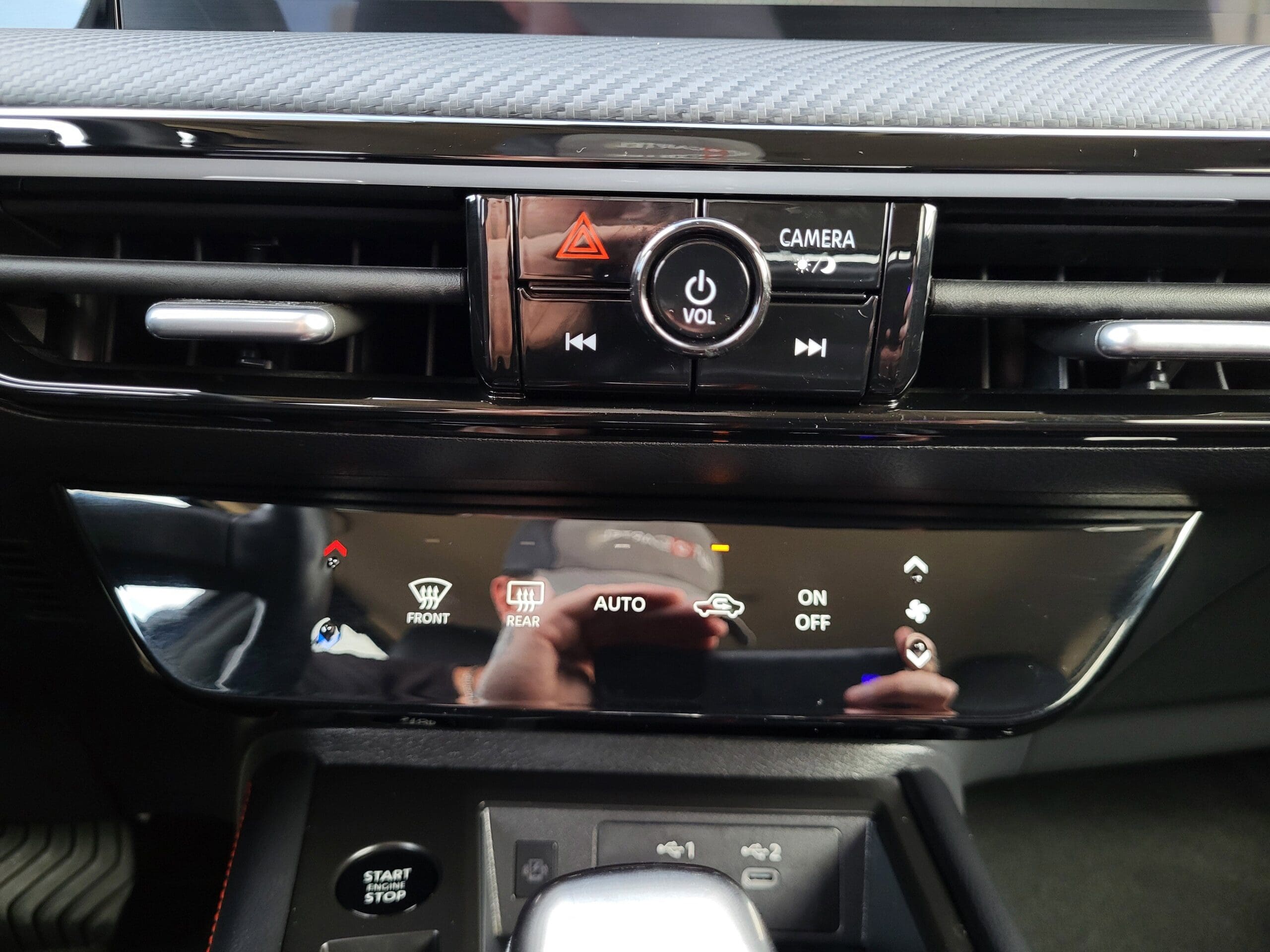 2025 Nissan Kicks - Image 14