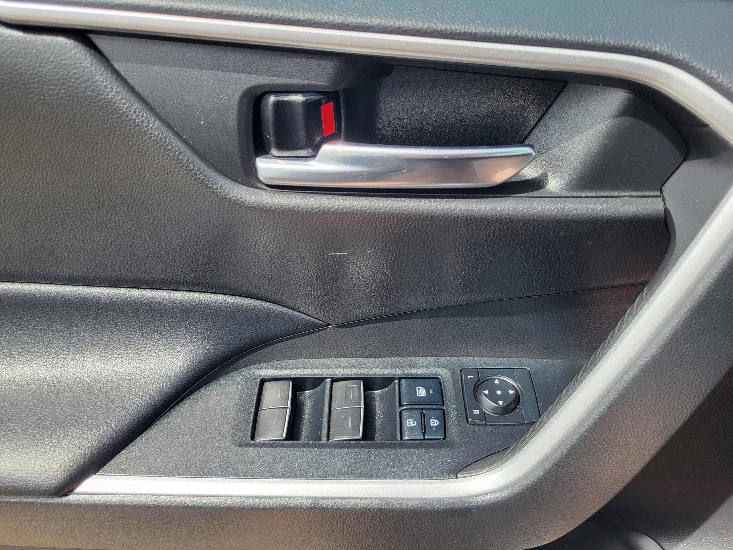 2022 Toyota RAV4 - Image 17