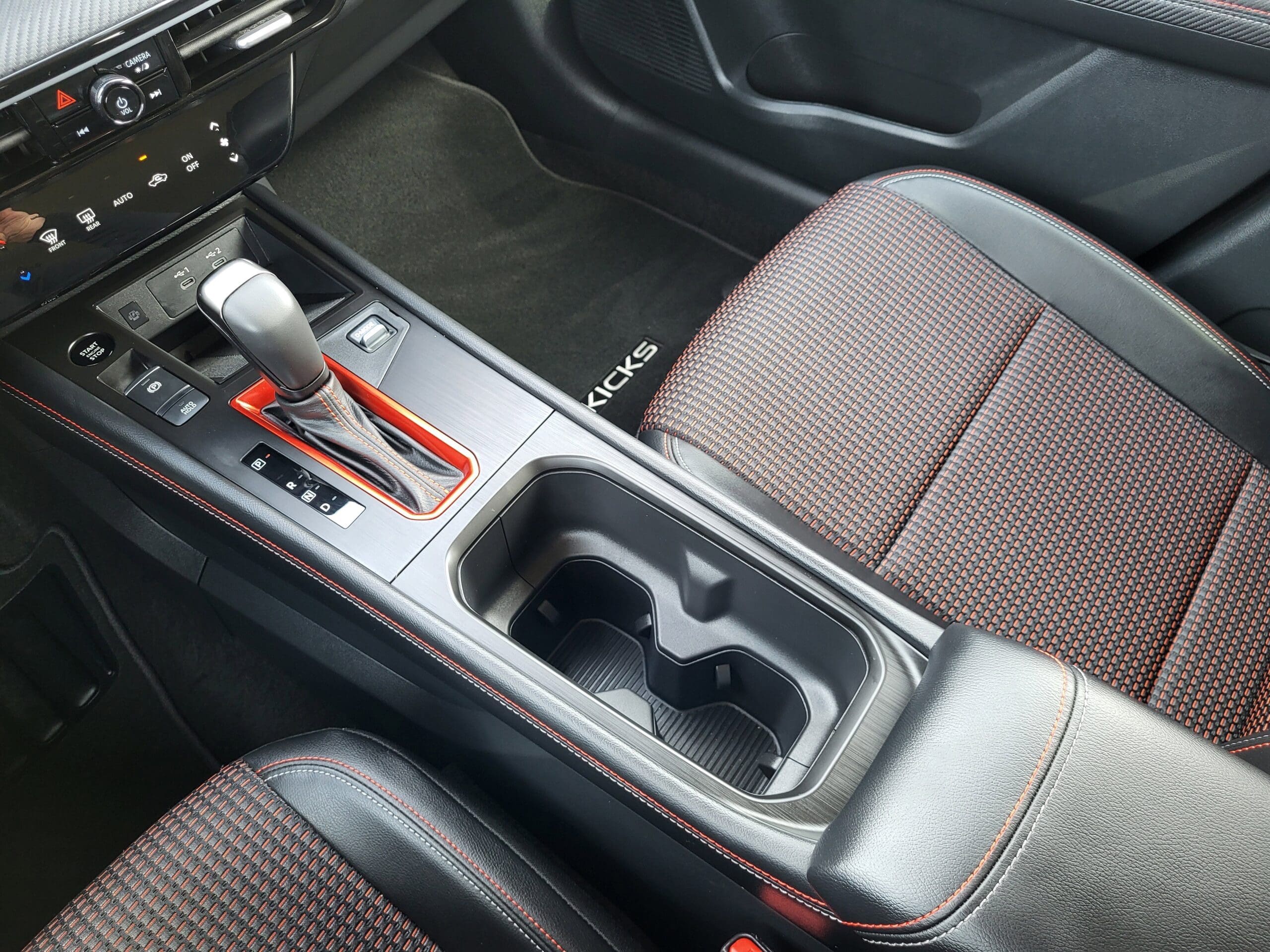 2025 Nissan Kicks - Image 15