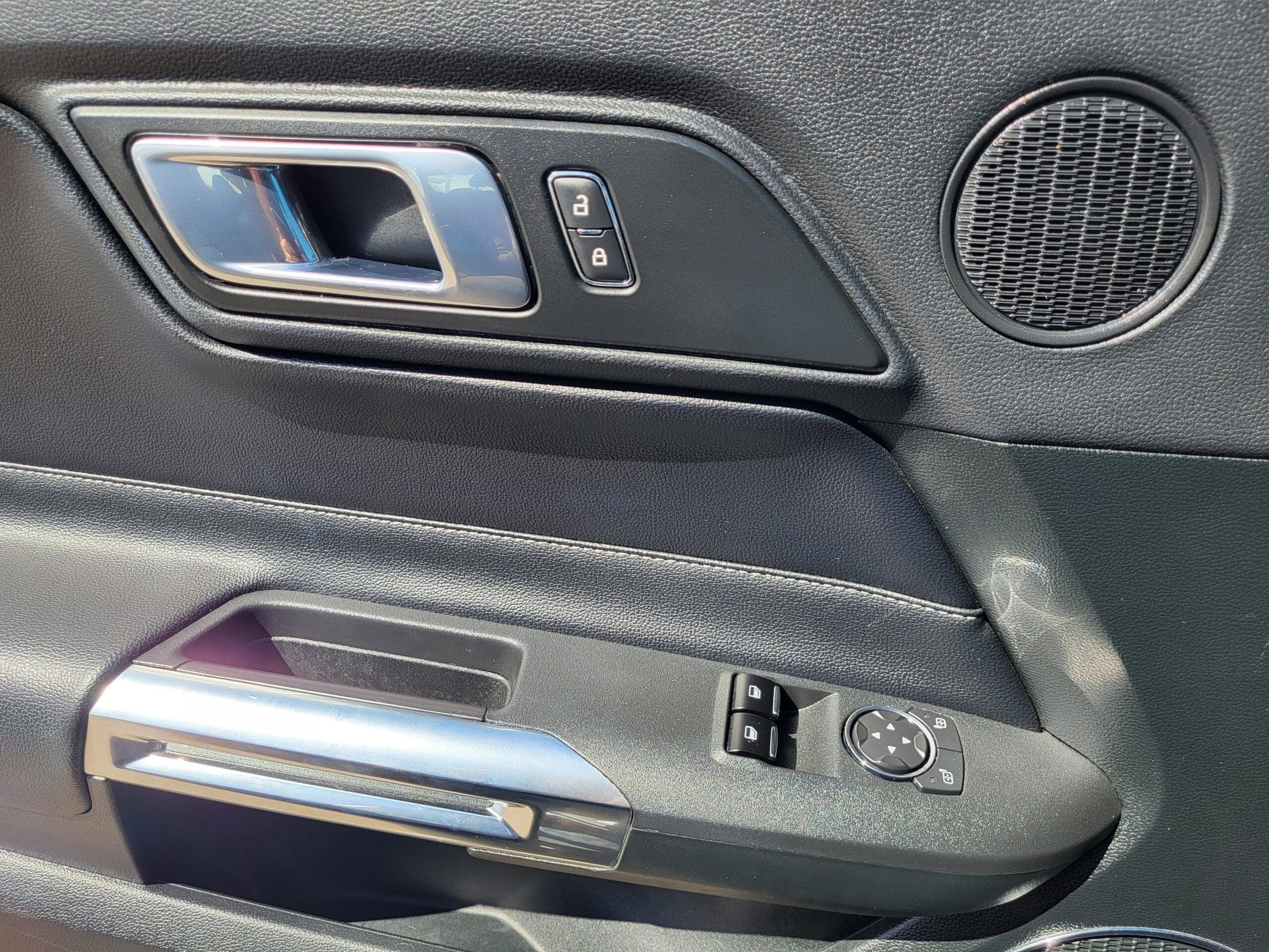 2023 Ford Mustang - Image 16