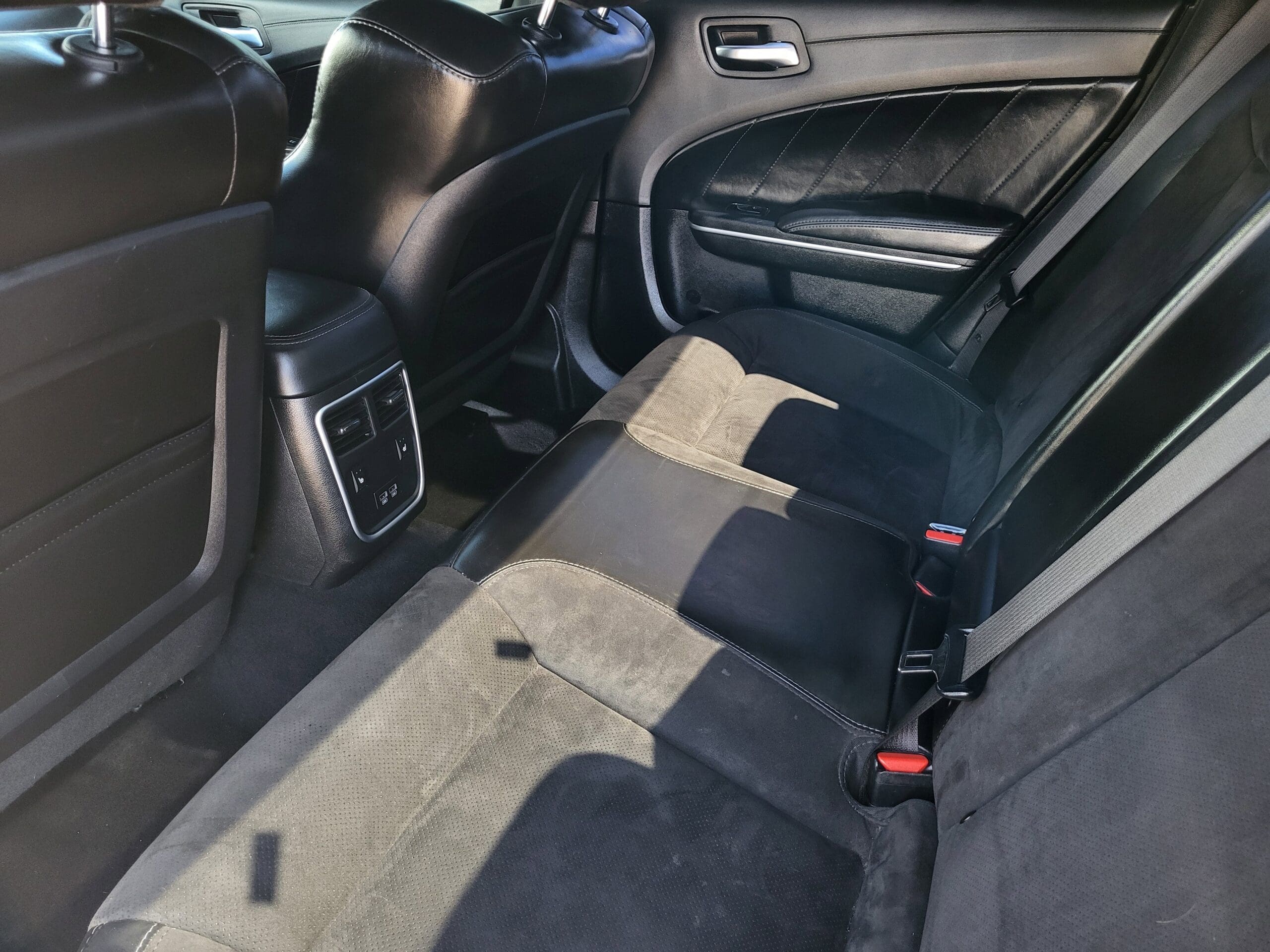 2022 Dodge Charger - Image 19