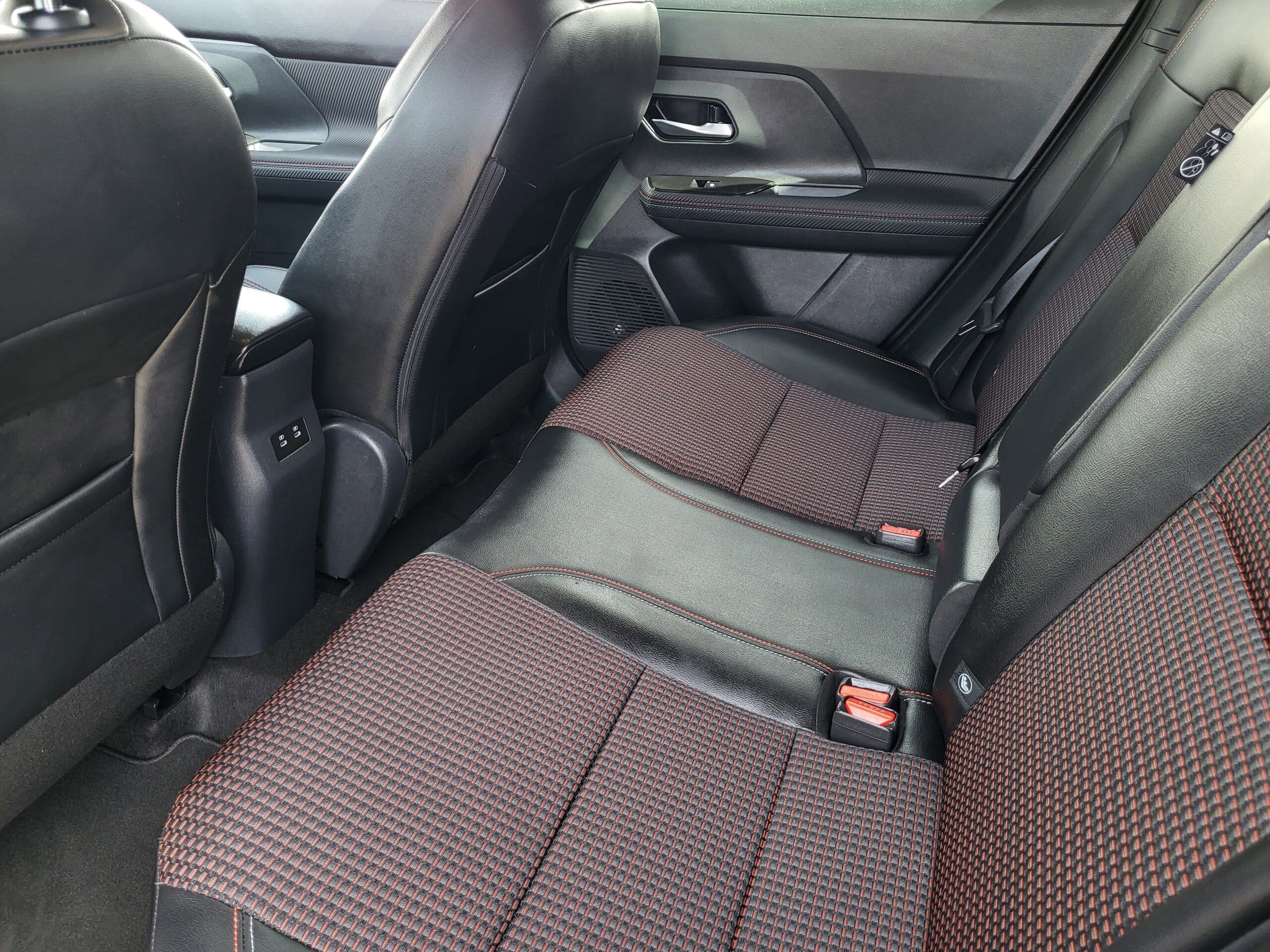 2025 Nissan Kicks - Image 19