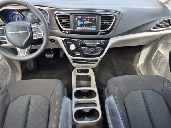 2023 Chrysler Voyager