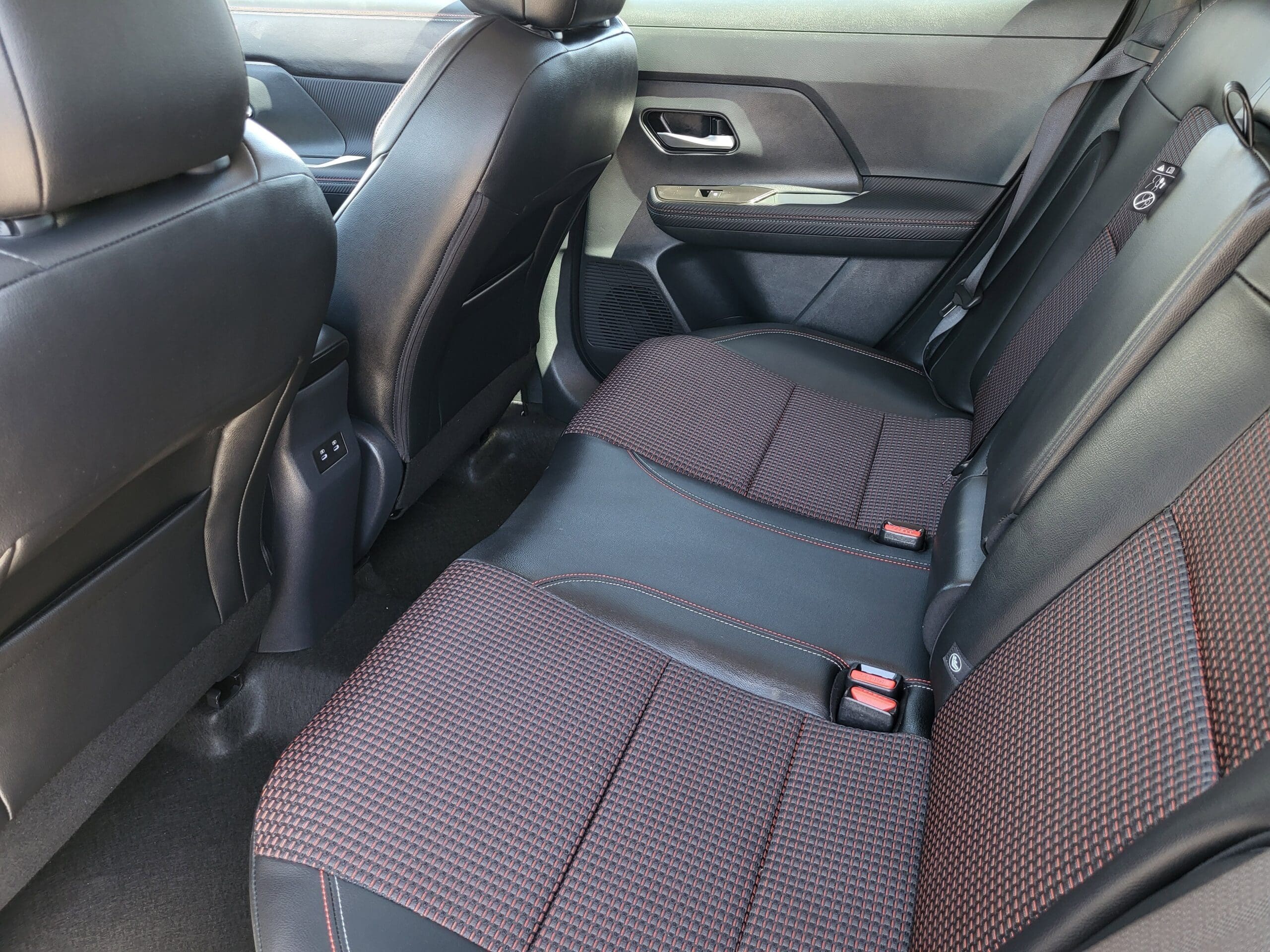 2025 Nissan Kicks - Image 21