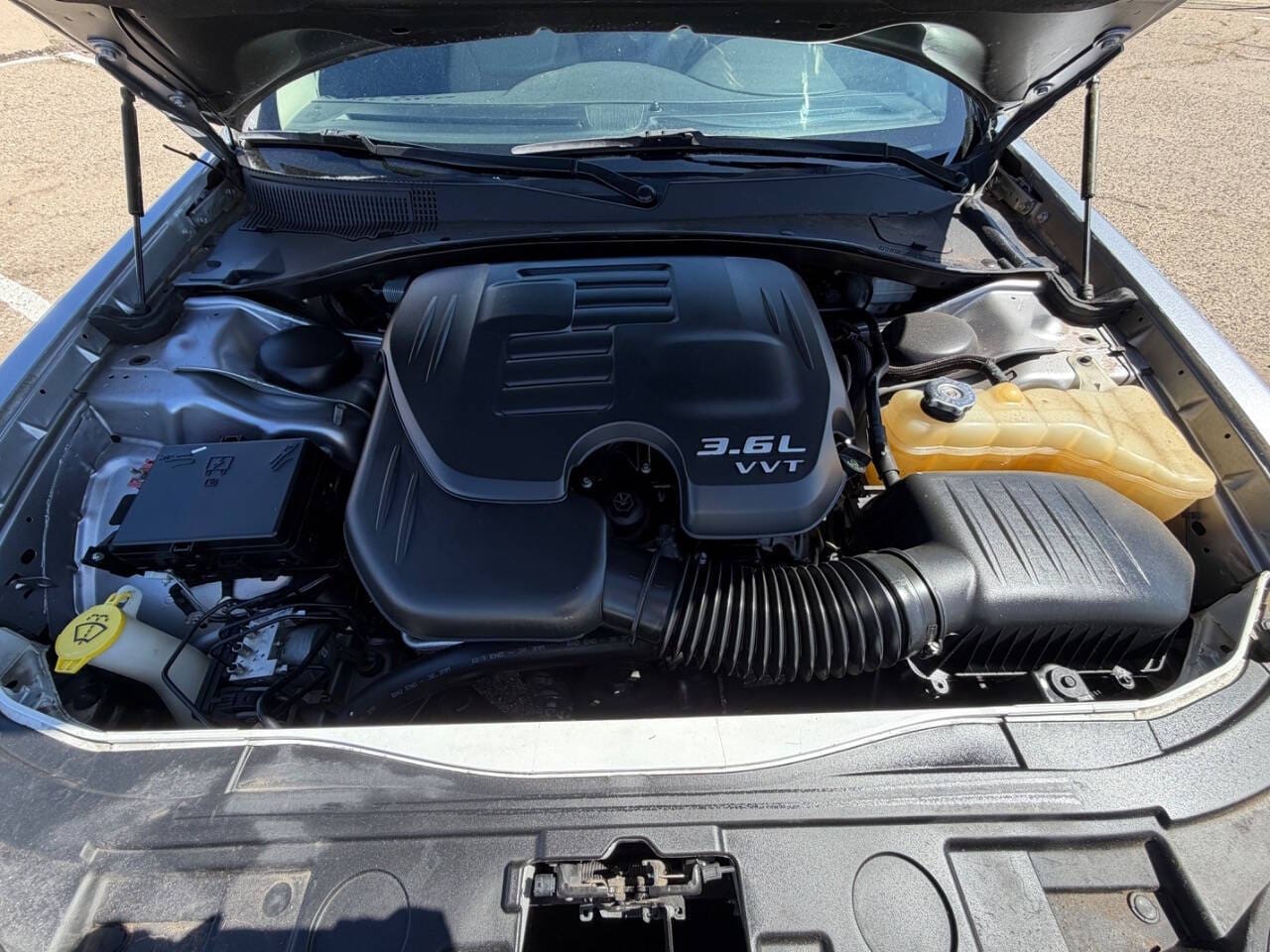 2015 Chrysler 300 - Image 9