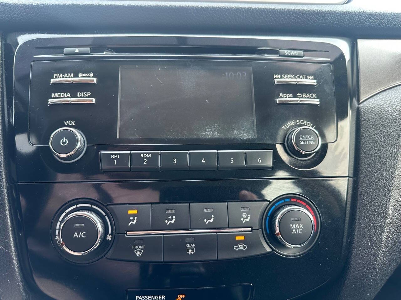 2016 Nissan Rogue - Image 11