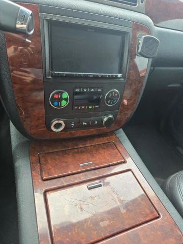 2010 Chevrolet Avalanche - Image 10