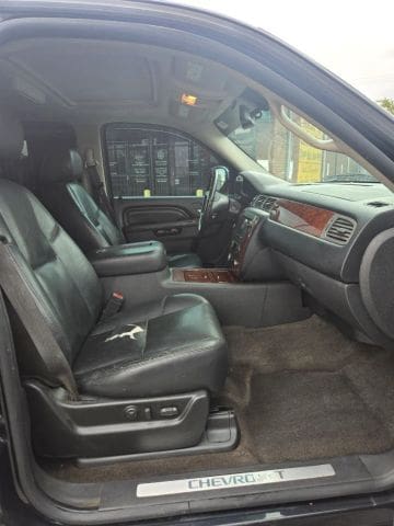 2010 Chevrolet Avalanche - Image 9