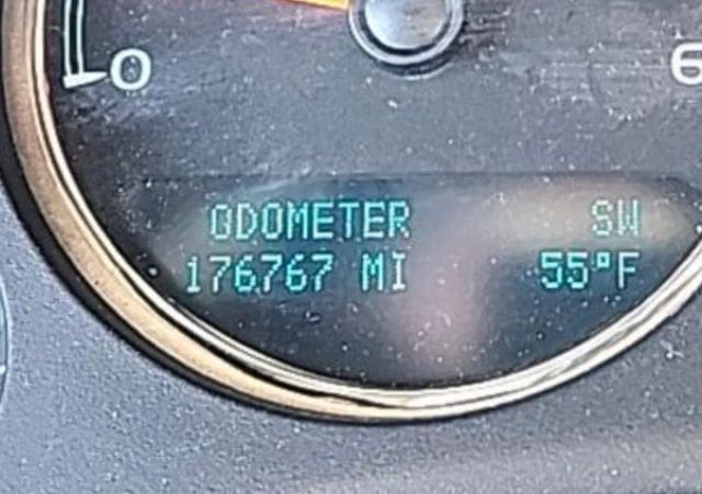 2010 Chevrolet Avalanche - Image 11