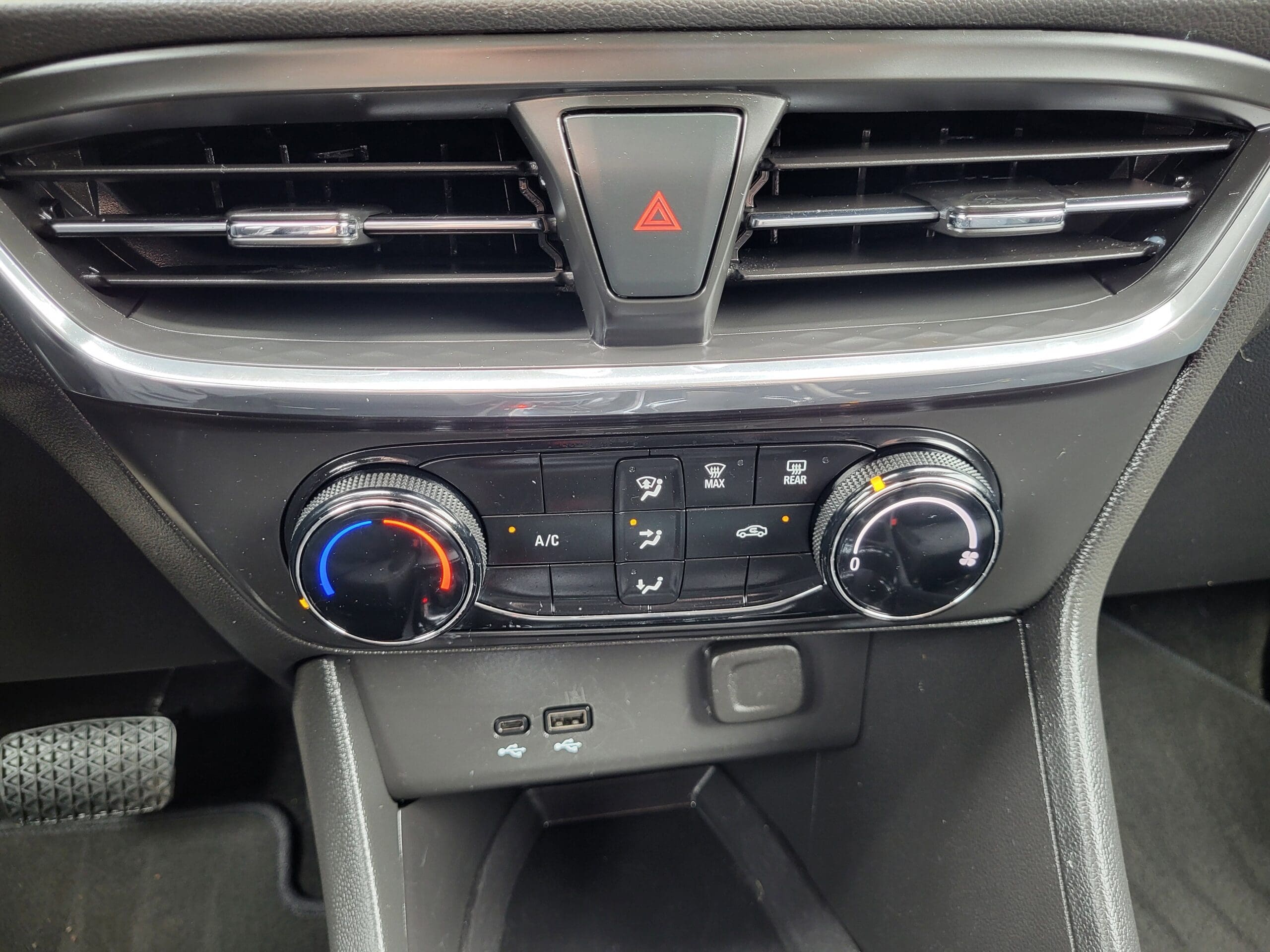 2025 Buick Encore GX - Image 13