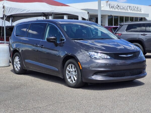 2023 Chrysler Voyager
