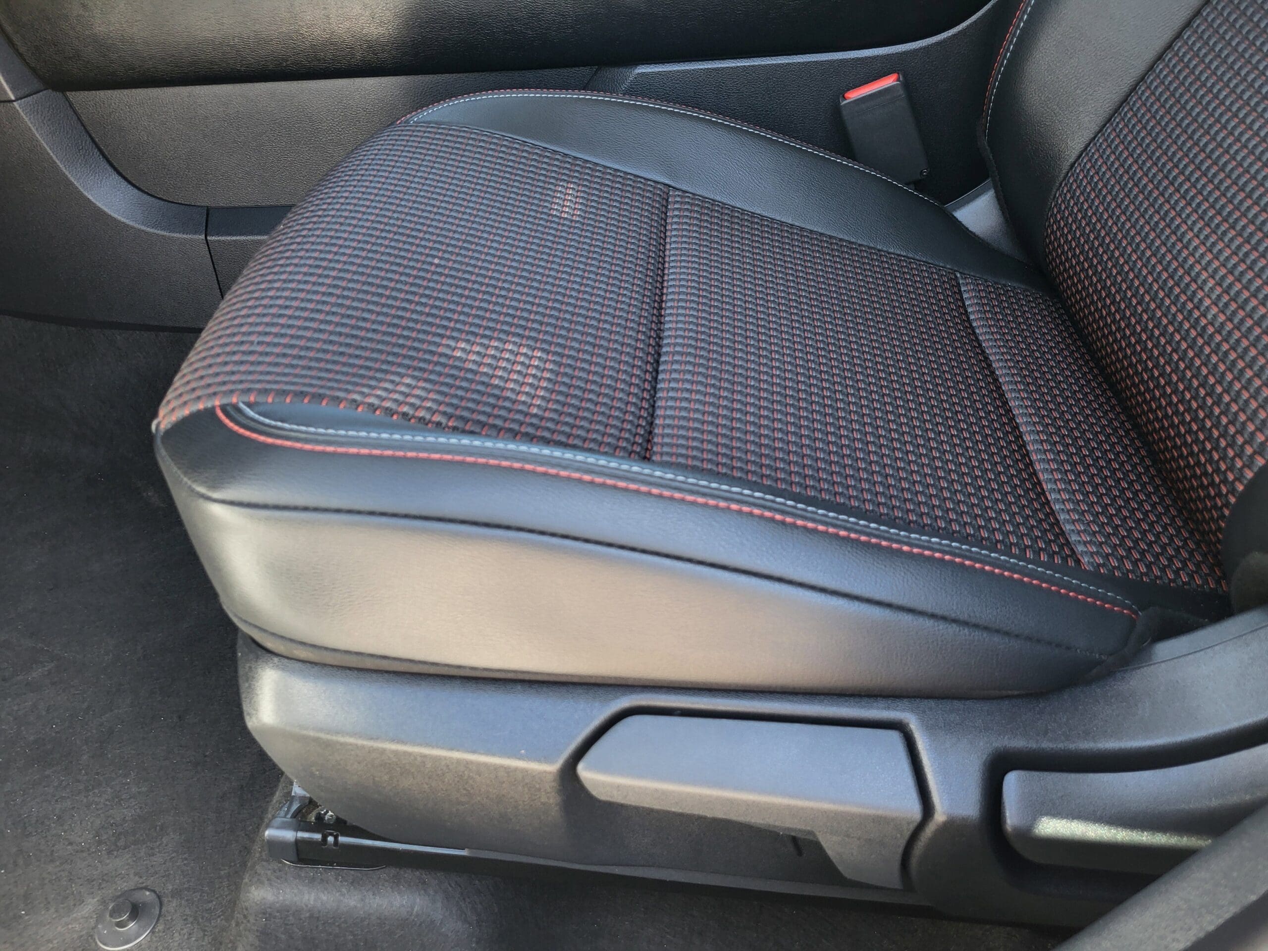 2025 Nissan Kicks - Image 18