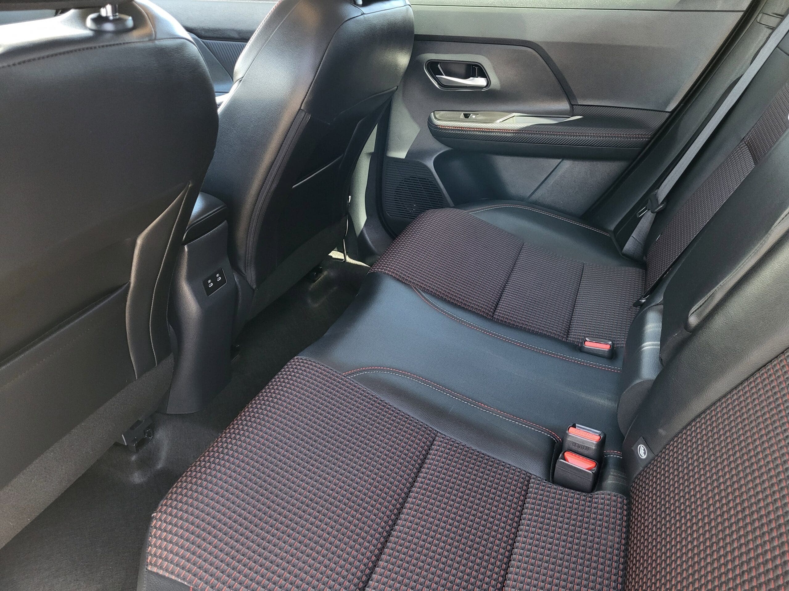 2025 Nissan Kicks - Image 20