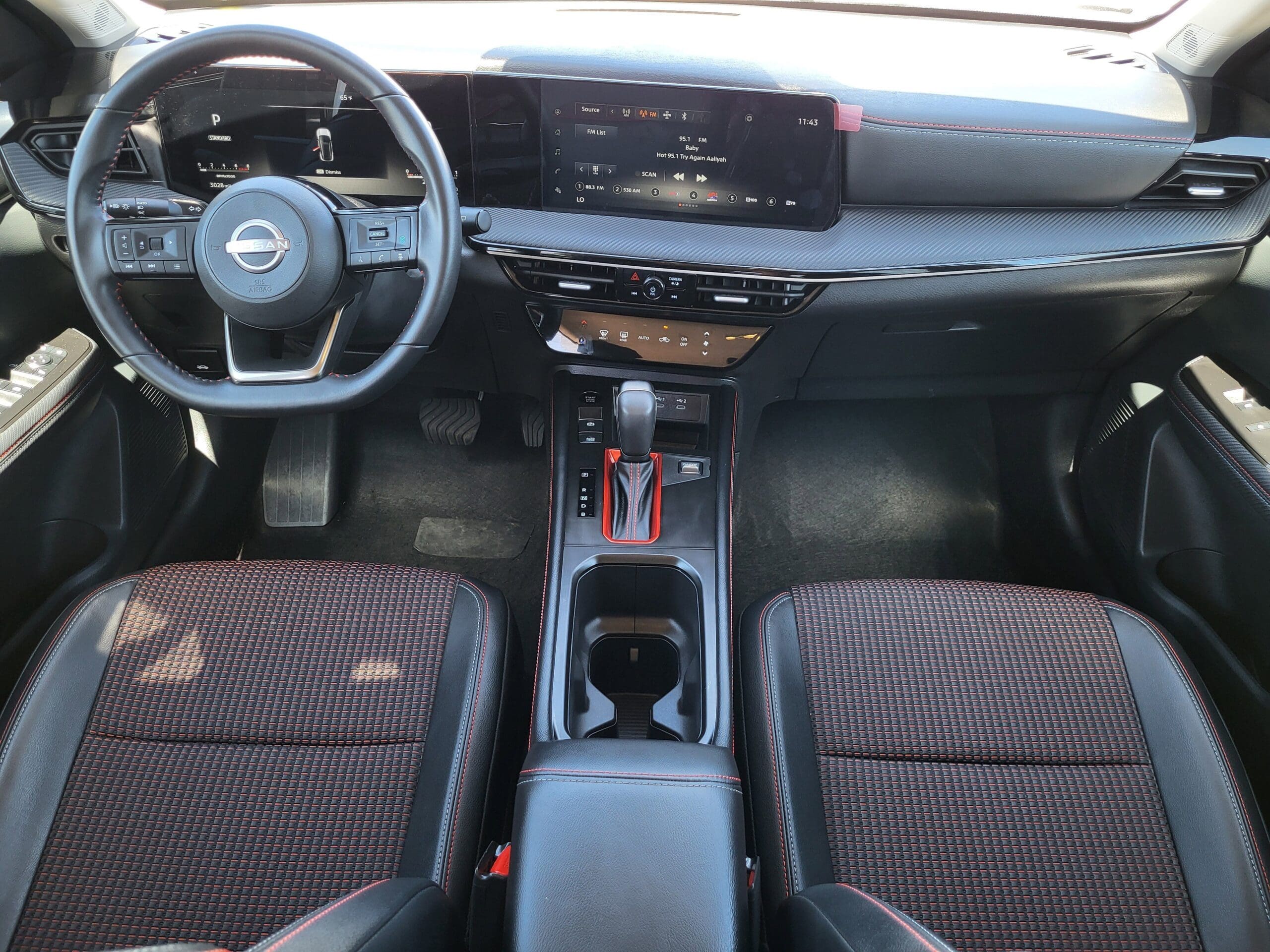 2025 Nissan Kicks - Image 19