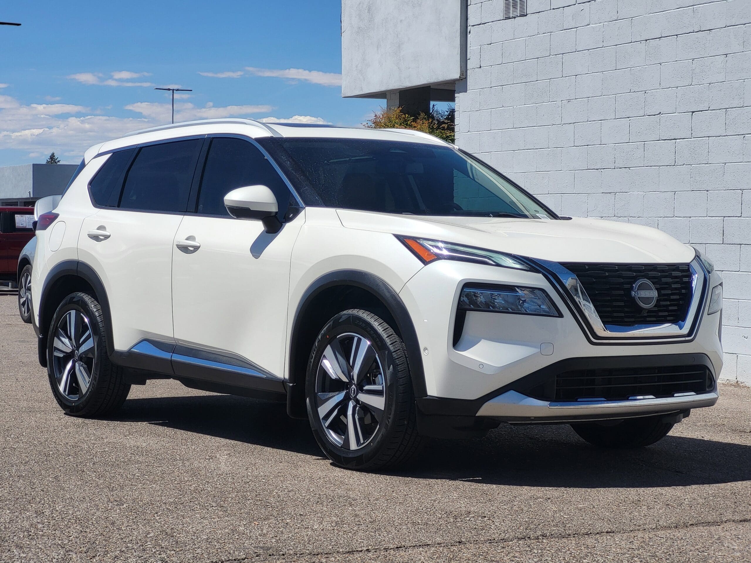 2023 Nissan Rogue - Image 3