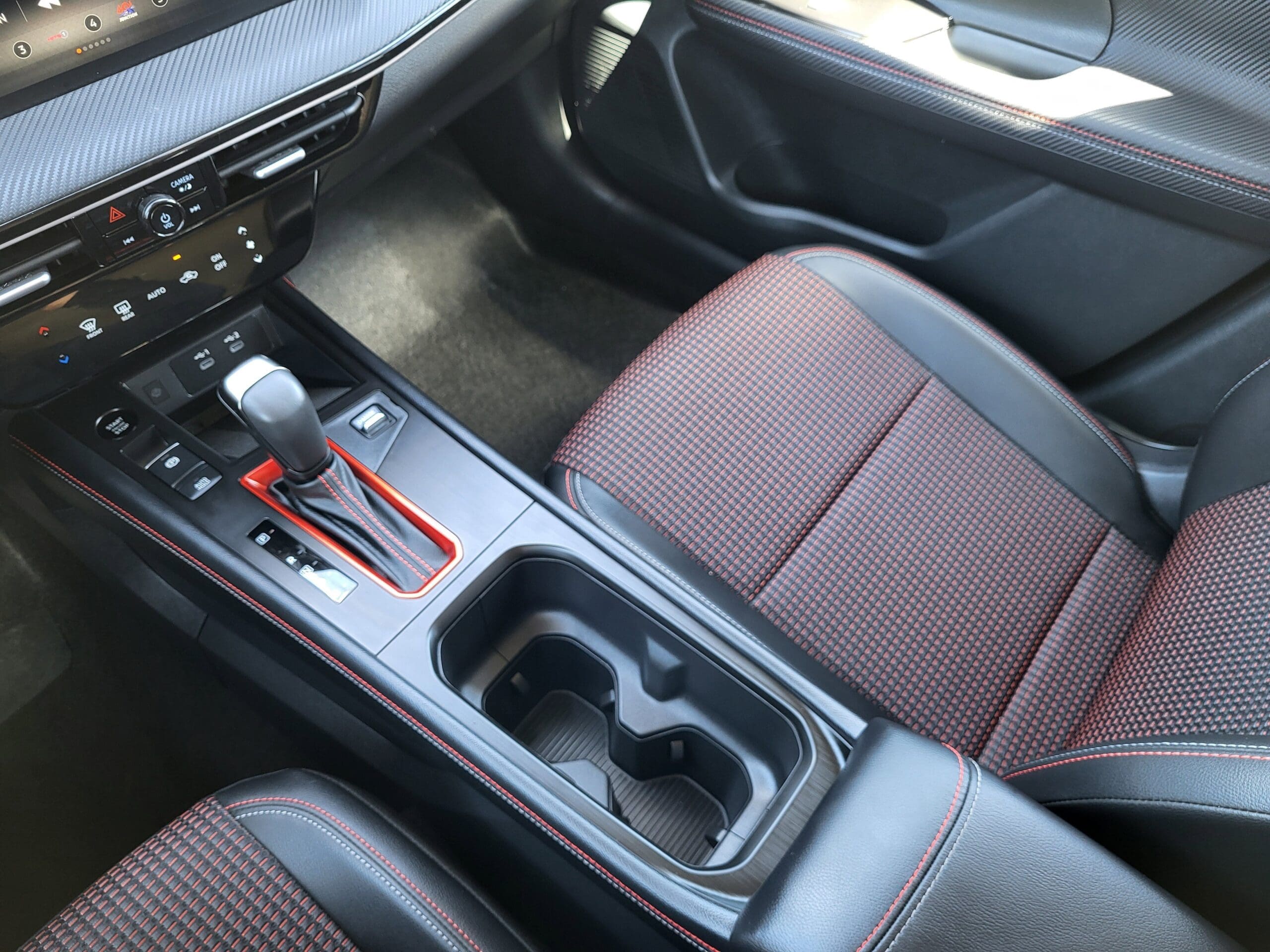 2025 Nissan Kicks - Image 15