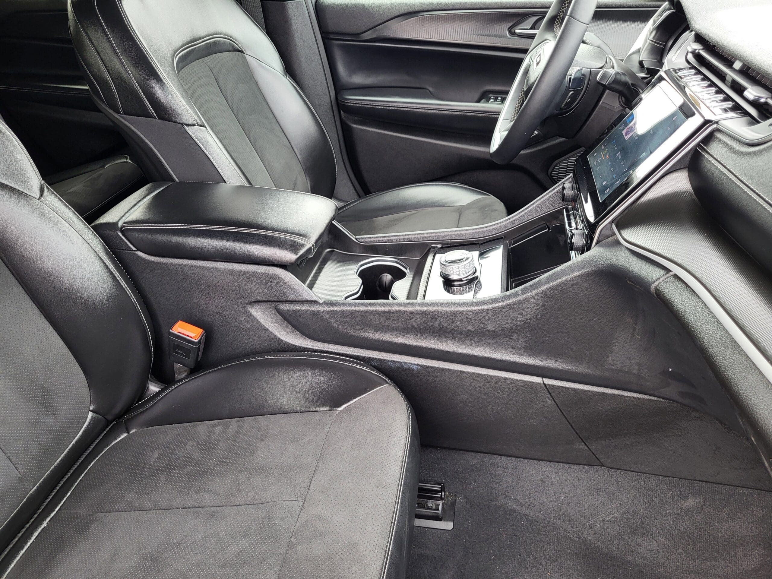 2024 Jeep Grand Cherokee L - Image 9