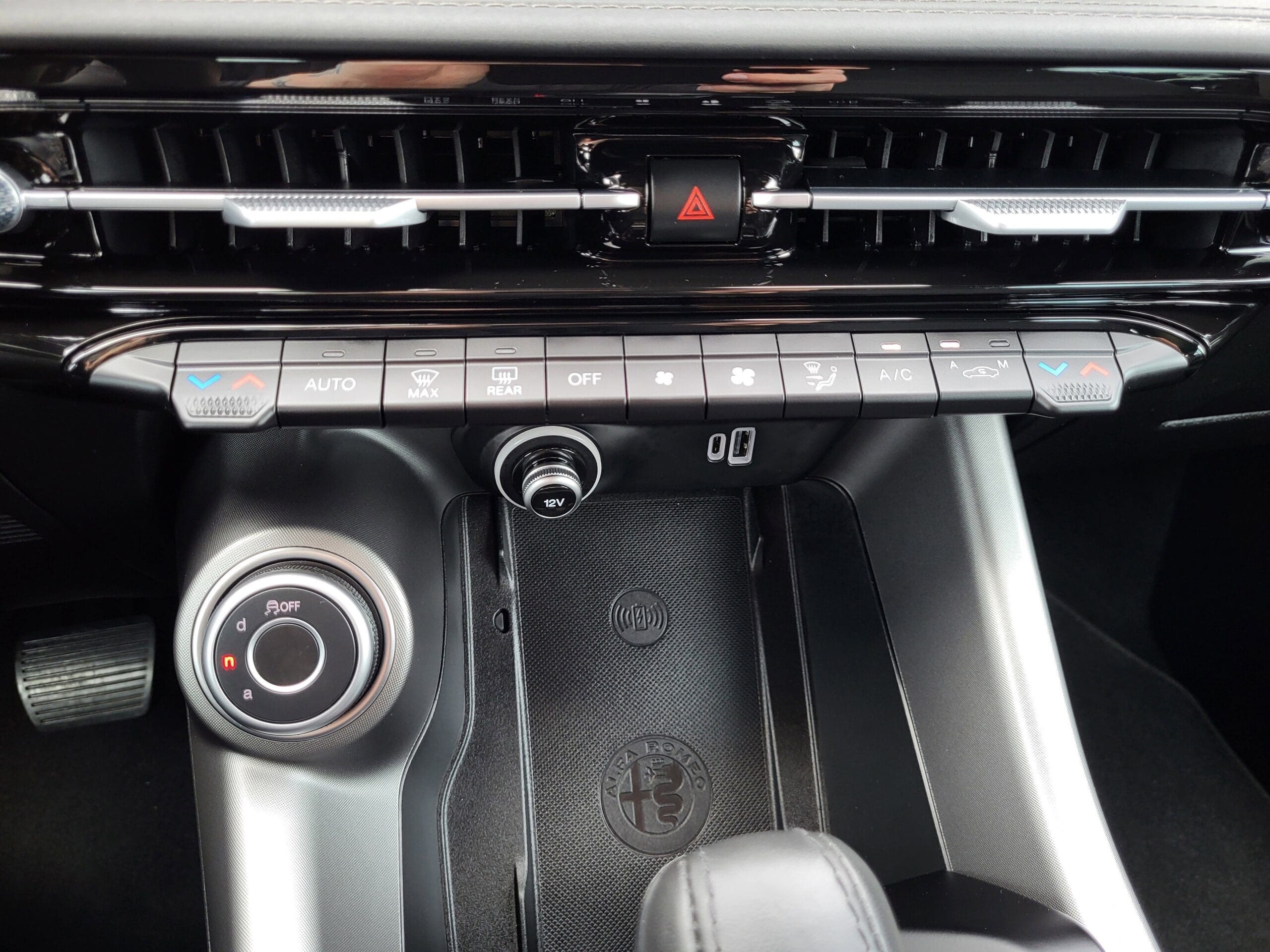 2024 Alfa Romeo Tonale - Image 15