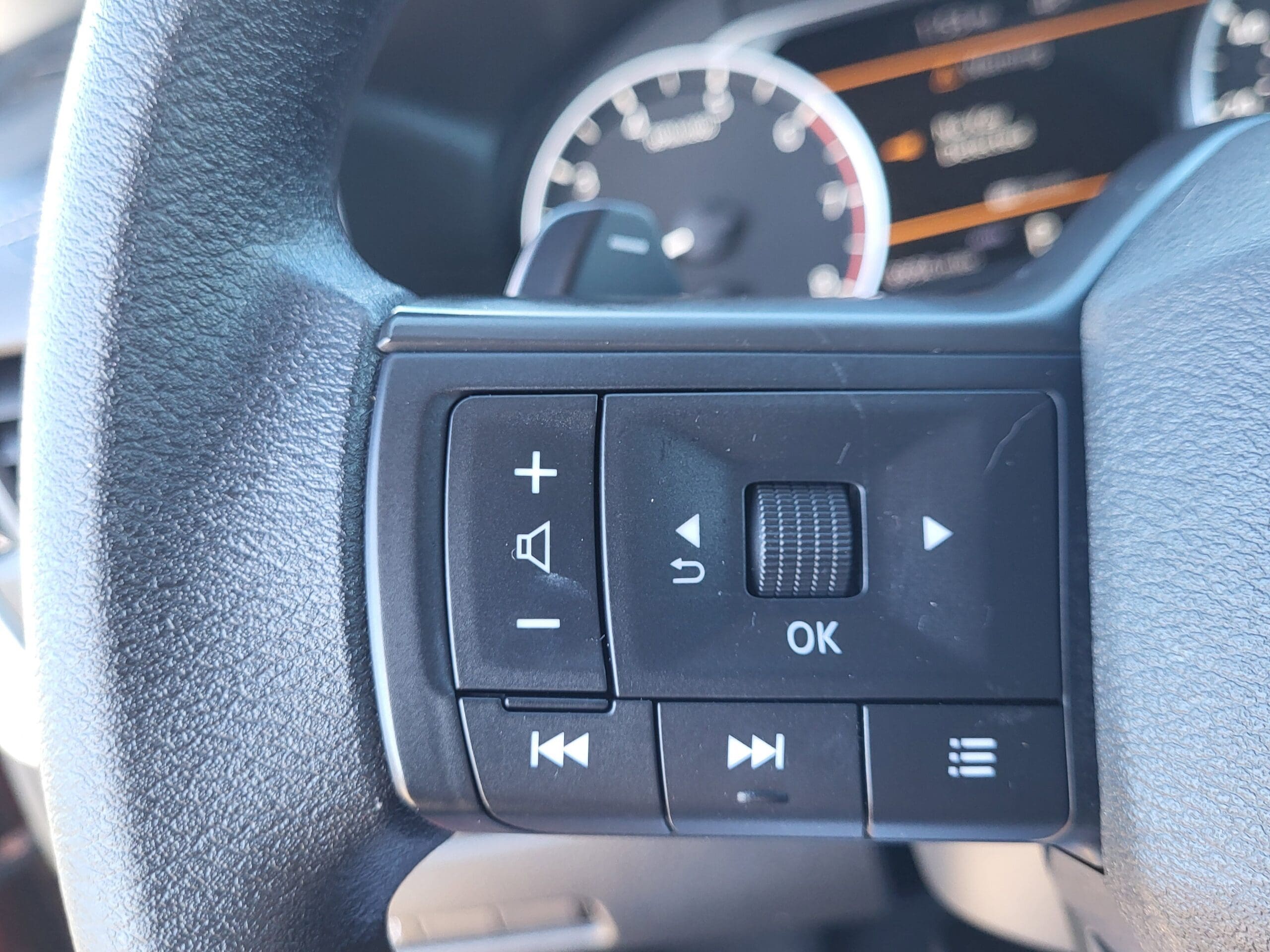 2025 Nissan Rogue - Image 21