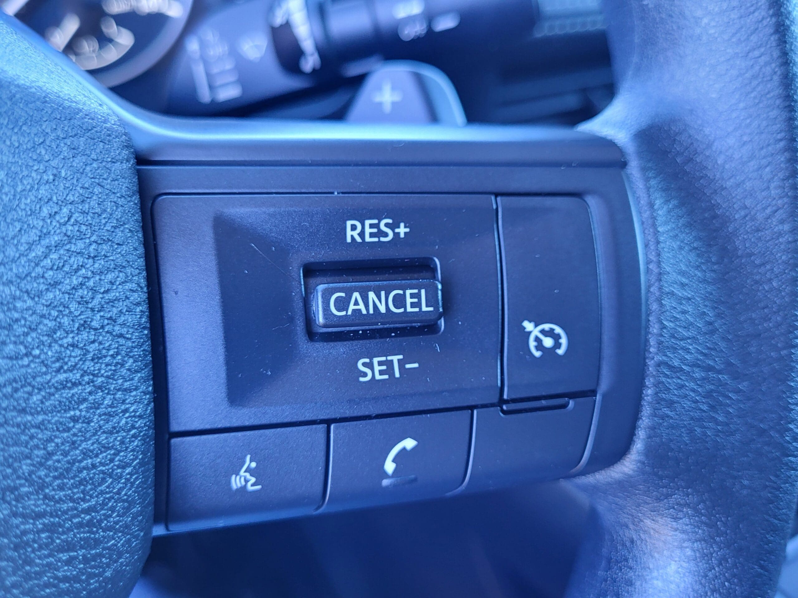 2025 Nissan Rogue - Image 23