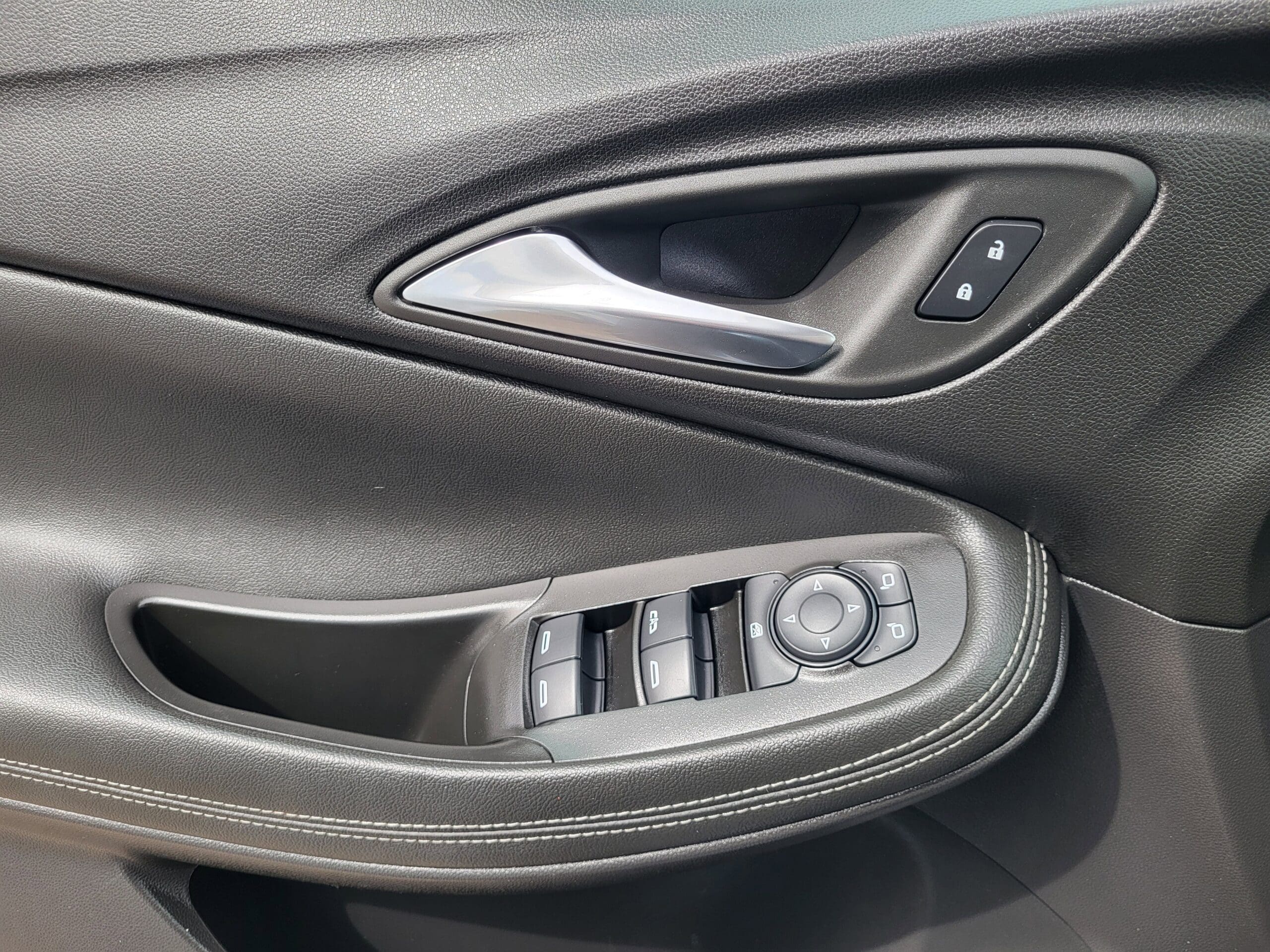 2025 Buick Encore GX - Image 16