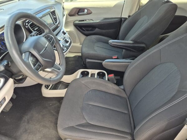 2023 Chrysler Voyager