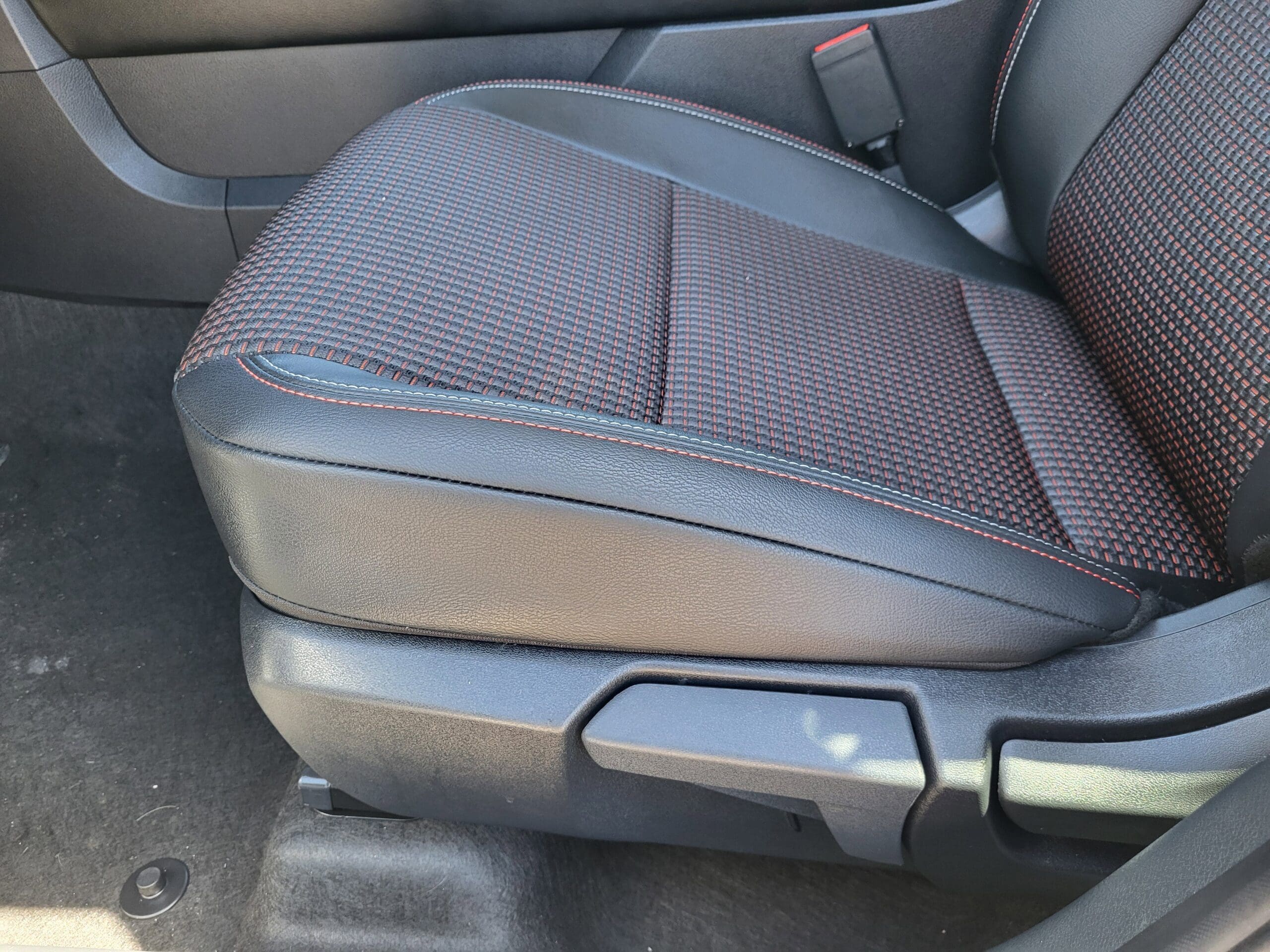 2025 Nissan Kicks - Image 18