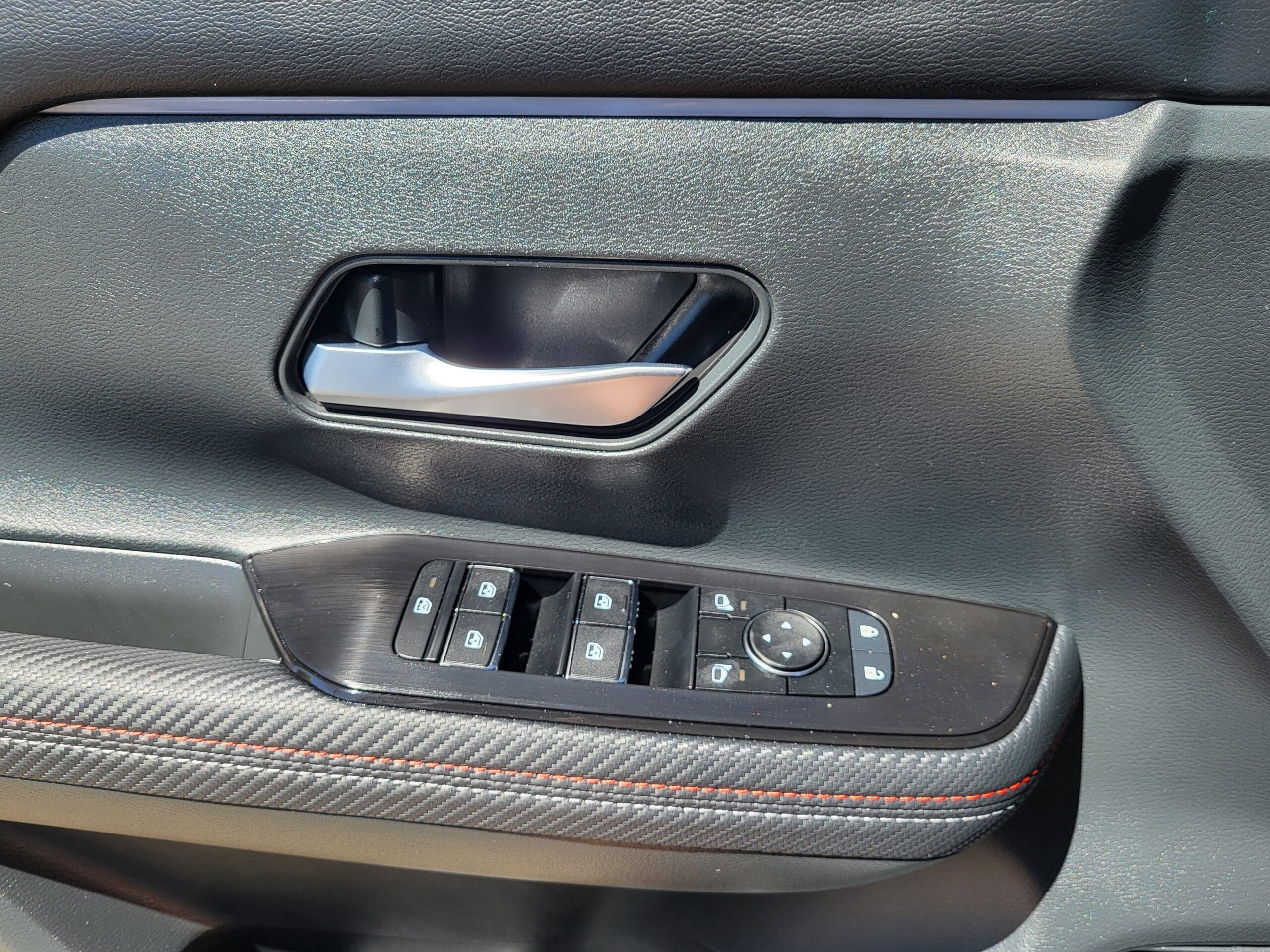 2025 Nissan Kicks - Image 17