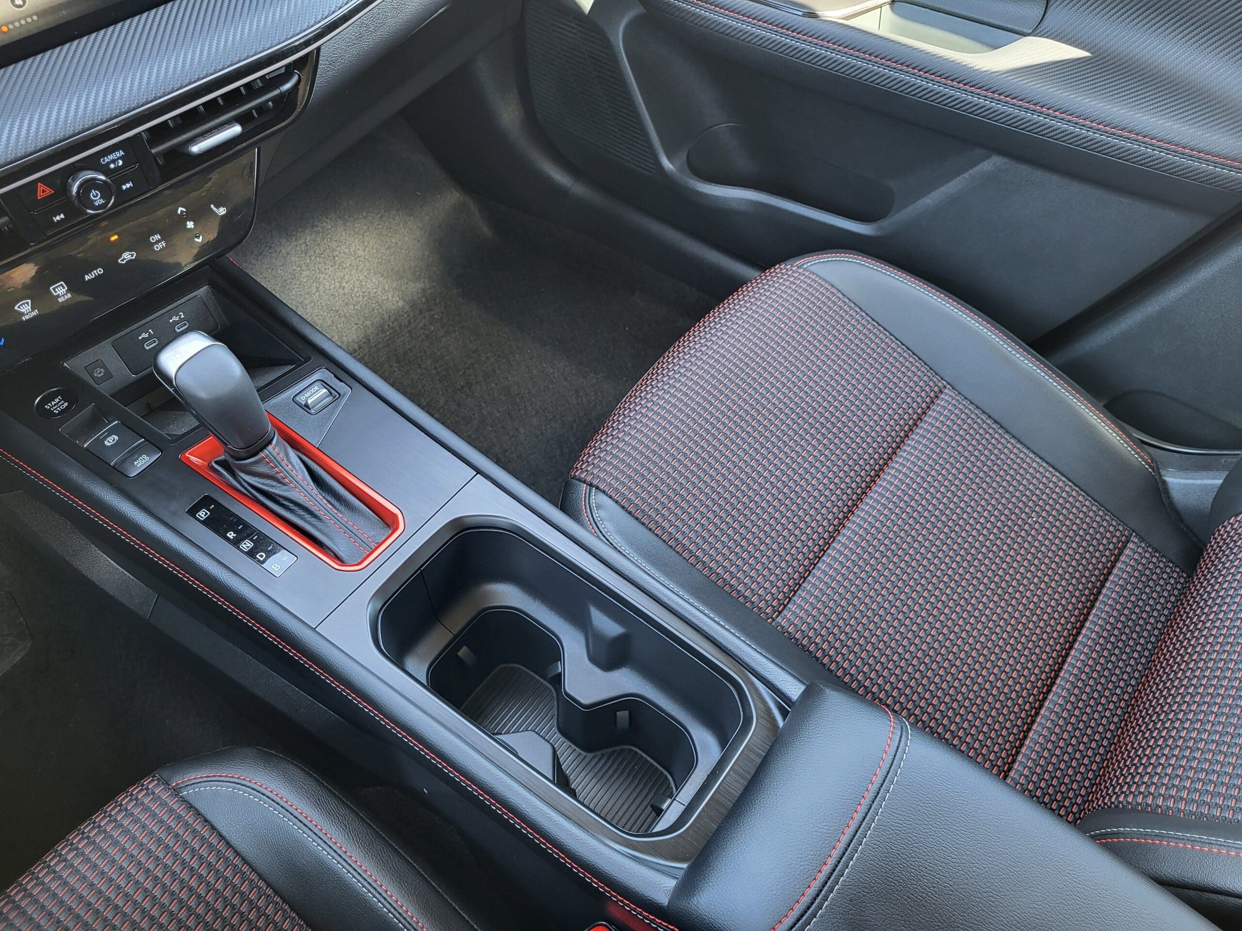 2025 Nissan Kicks - Image 15