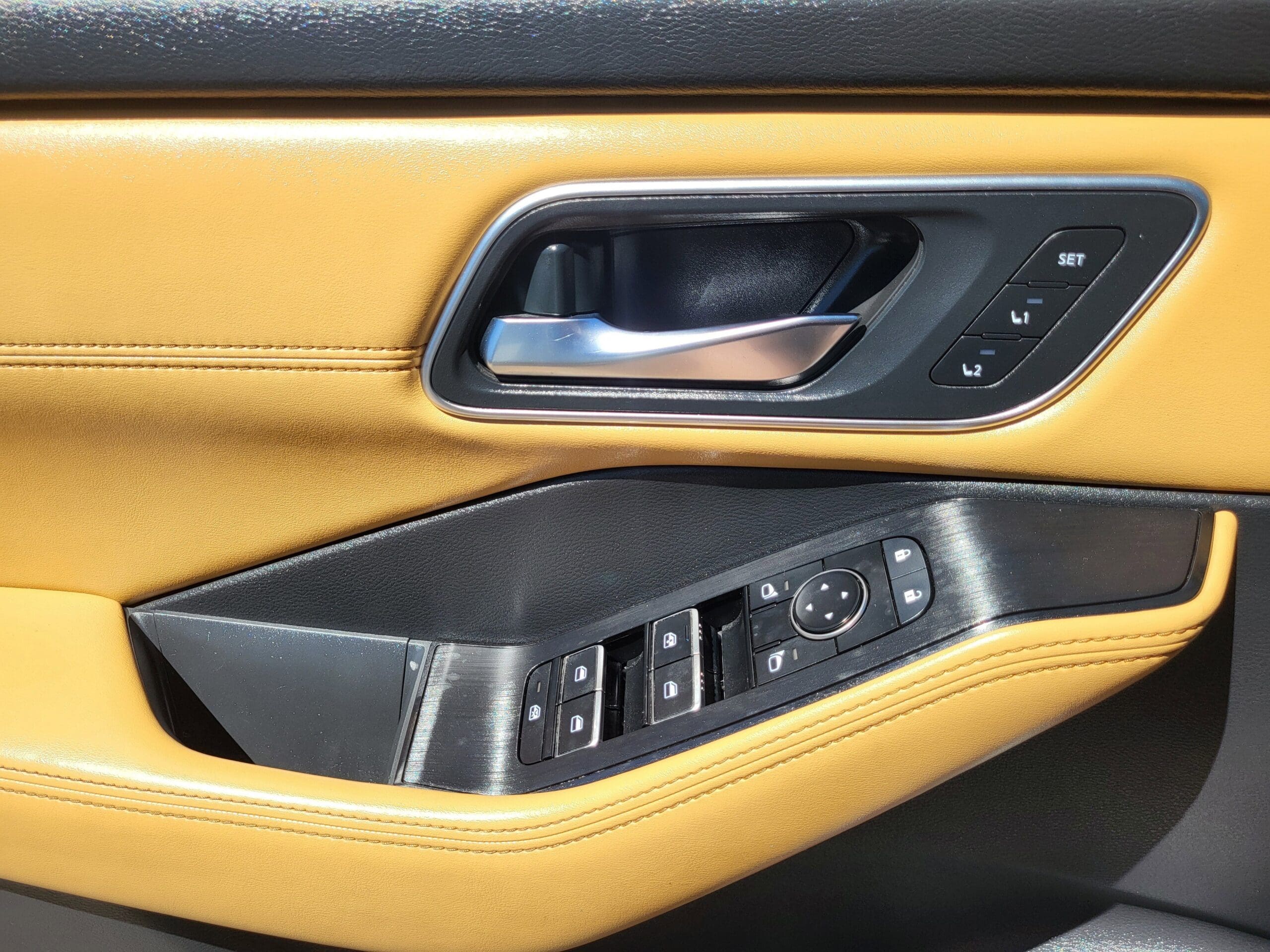 2023 Nissan Rogue - Image 16