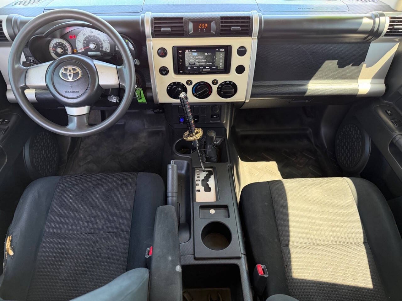 2008 Toyota FJ Cruiser - Image 12