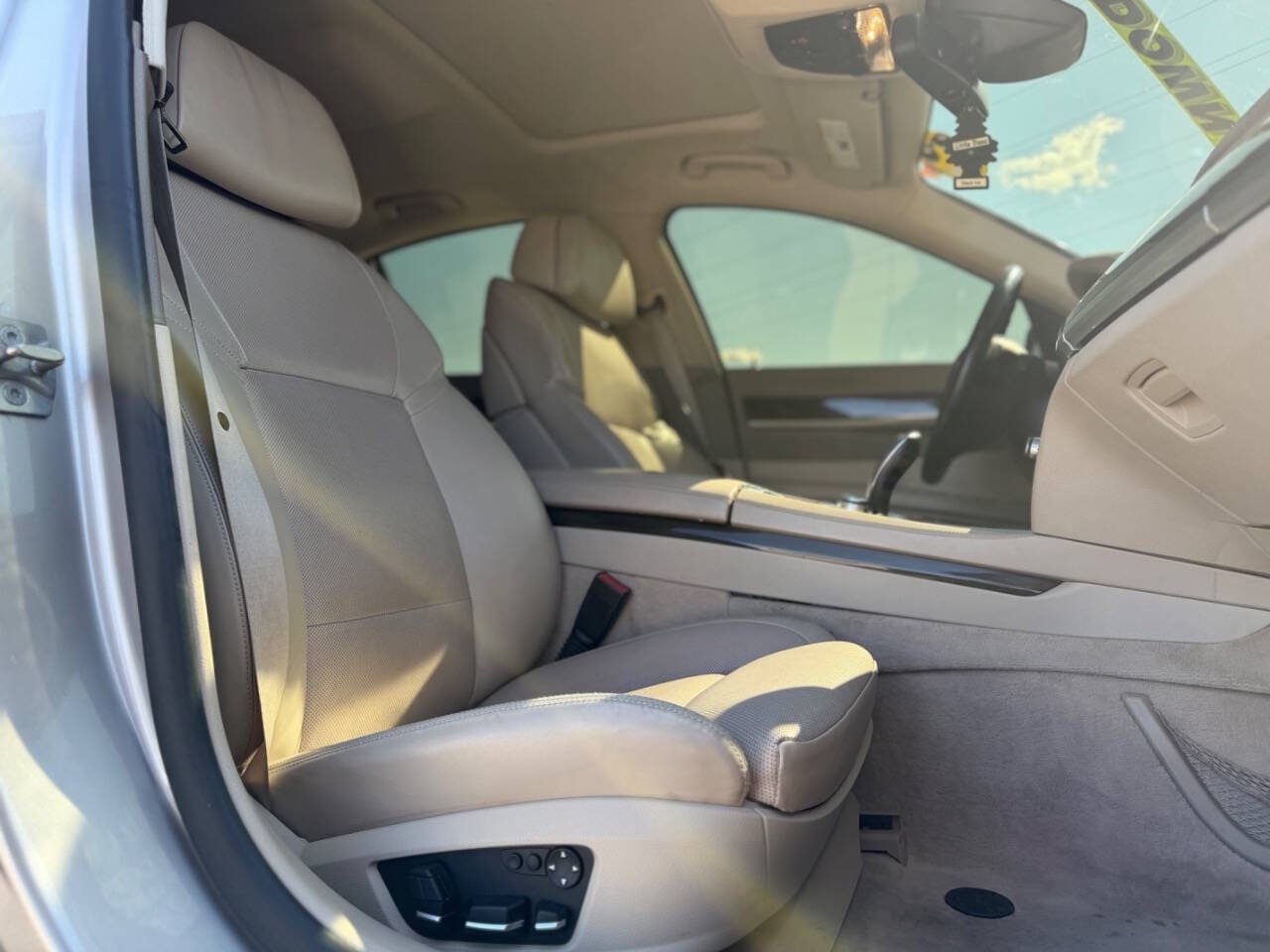2010 BMW 7 Series - Image 11
