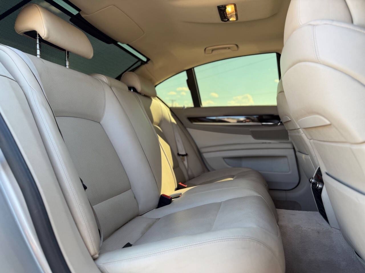 2010 BMW 7 Series - Image 12