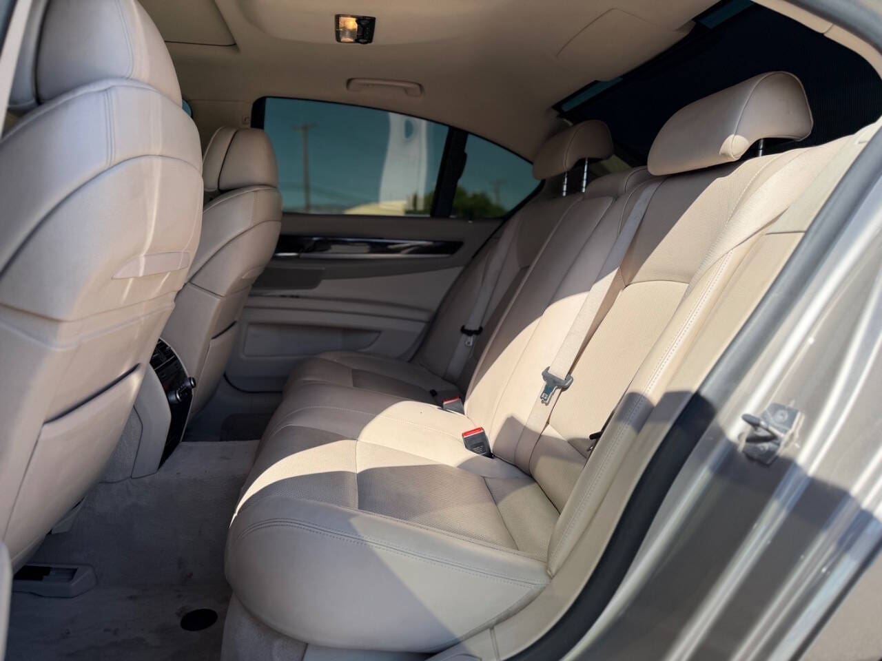 2010 BMW 7 Series - Image 13
