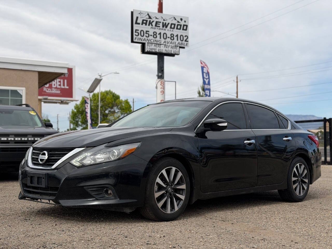 2017 Nissan Altima - Image 2