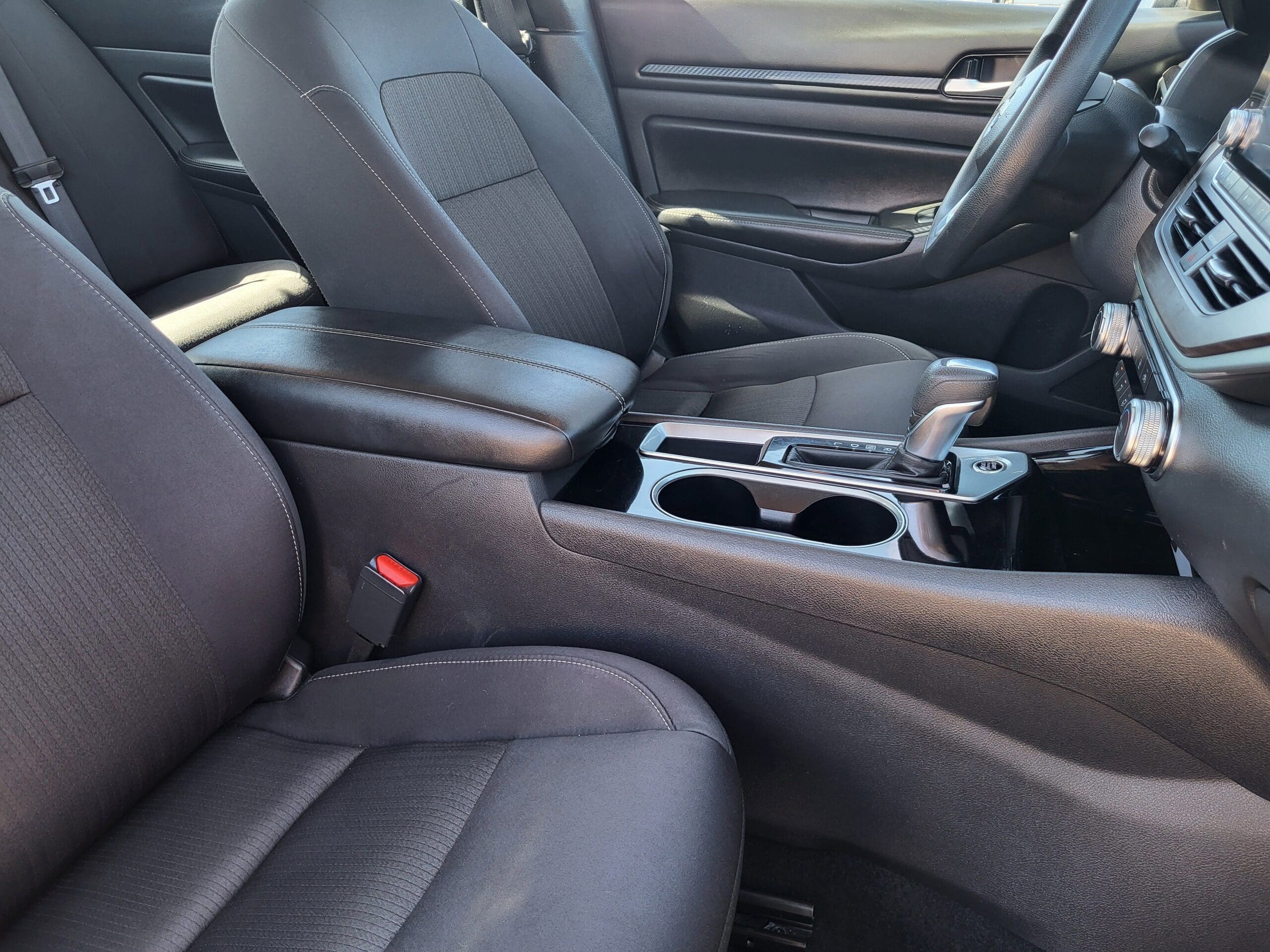 2024 Nissan Altima - Image 10
