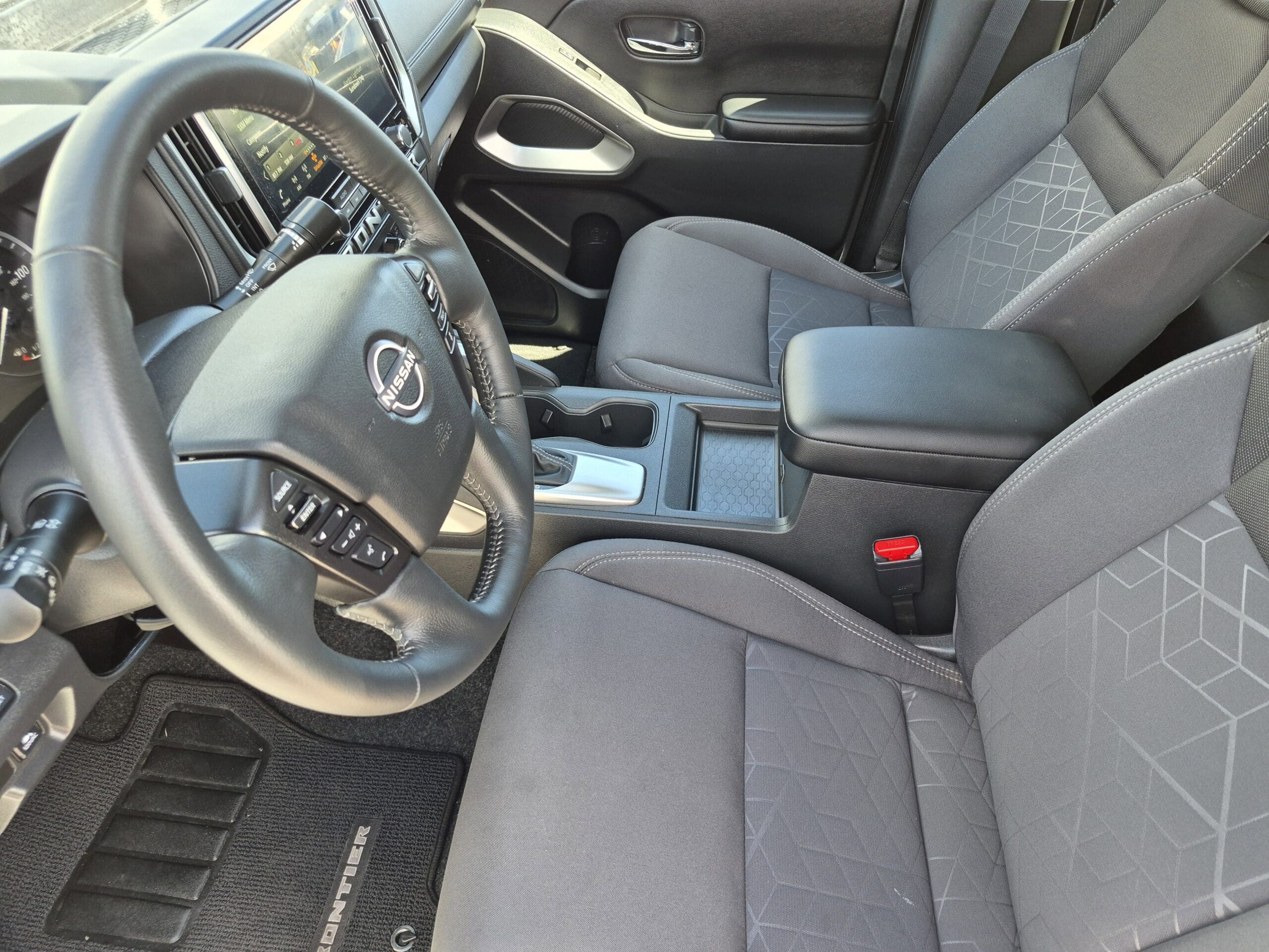 2025 Nissan Frontier - Image 19