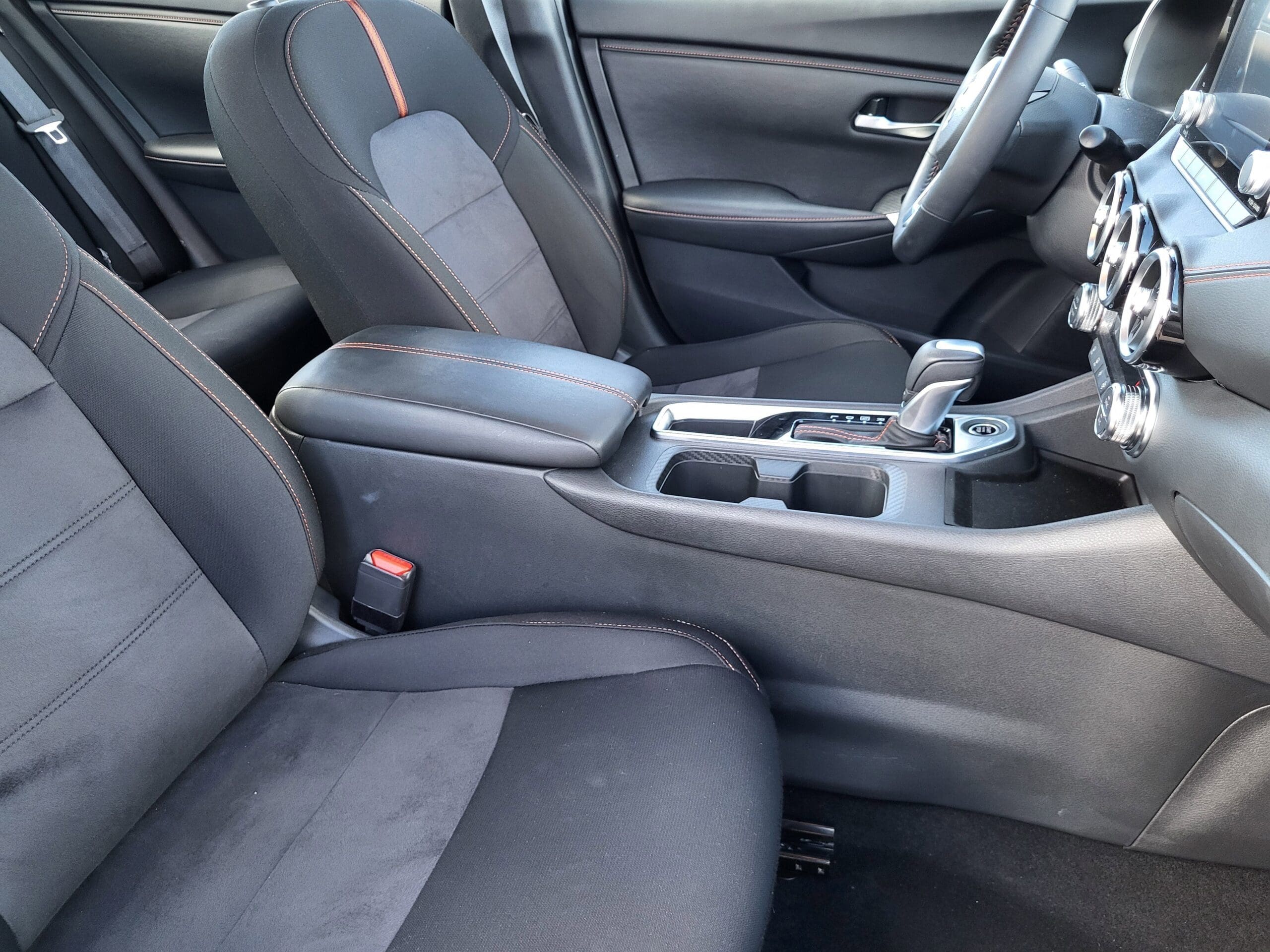2025 Nissan Sentra - Image 10