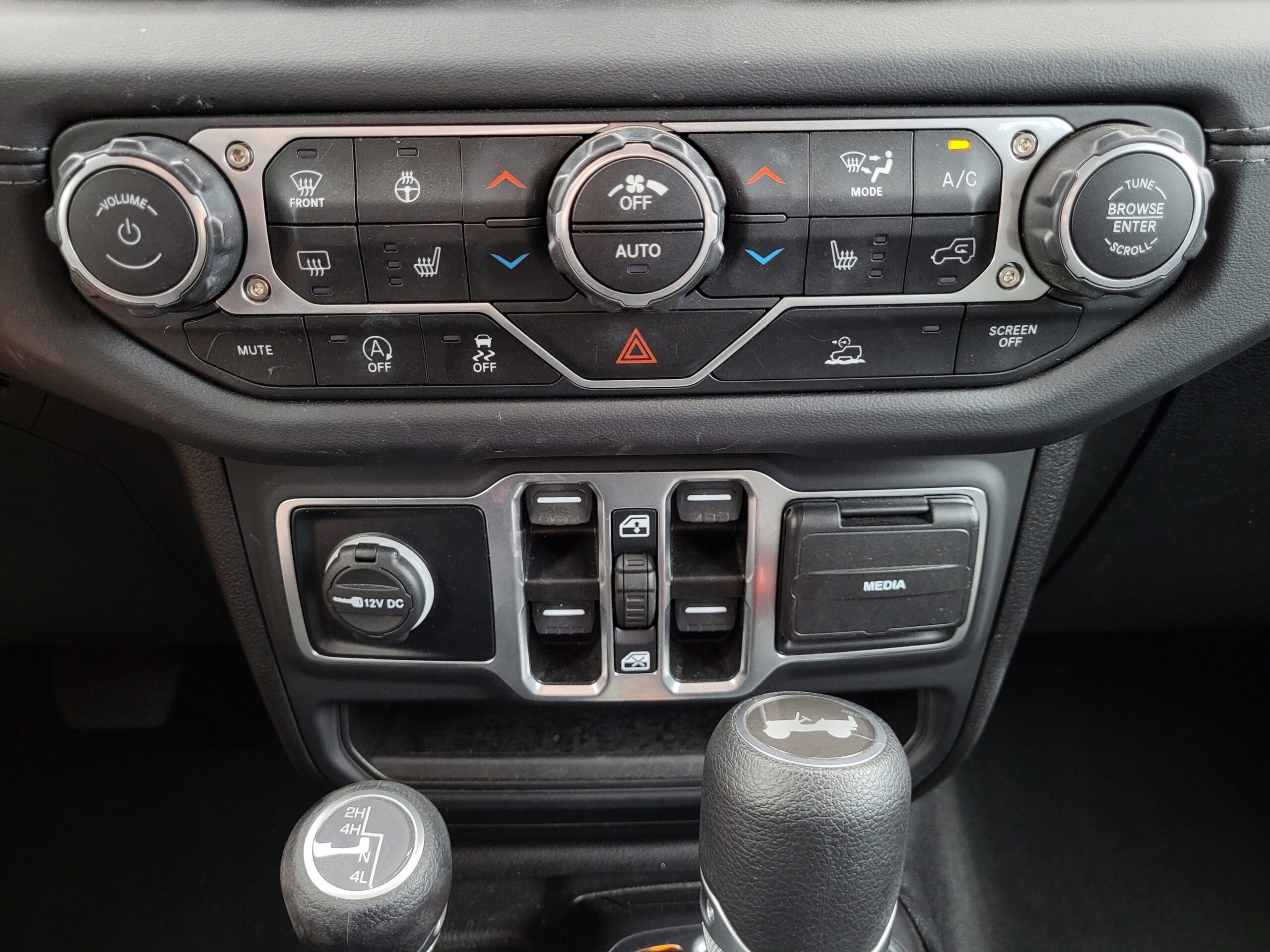 2025 Jeep Wrangler - Image 14