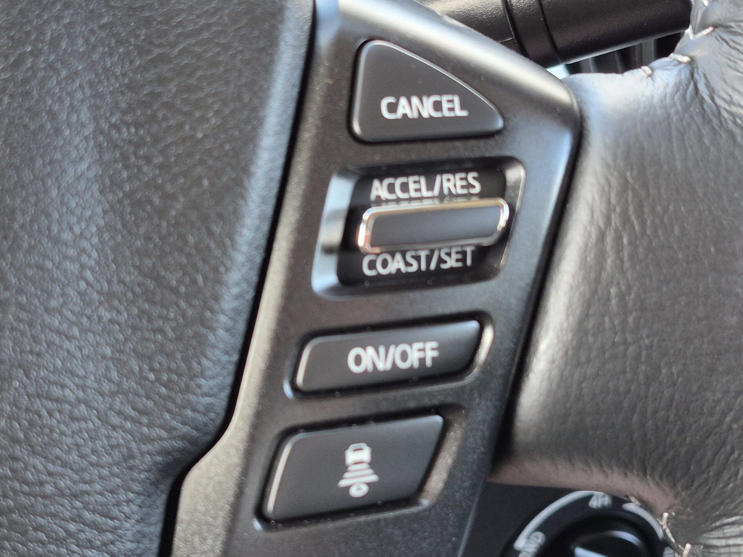 2025 Nissan Frontier - Image 13