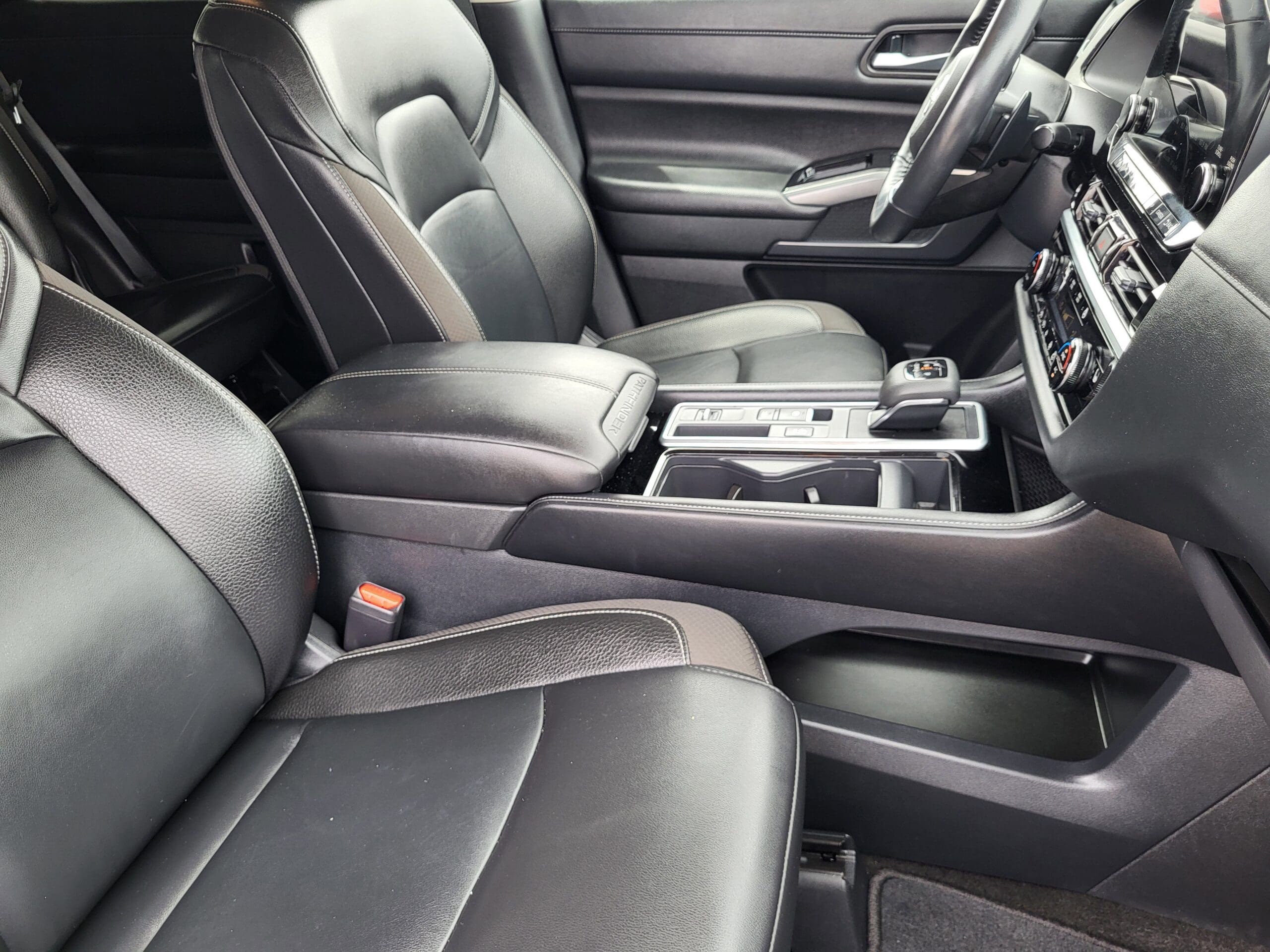2025 Nissan Pathfinder - Image 9