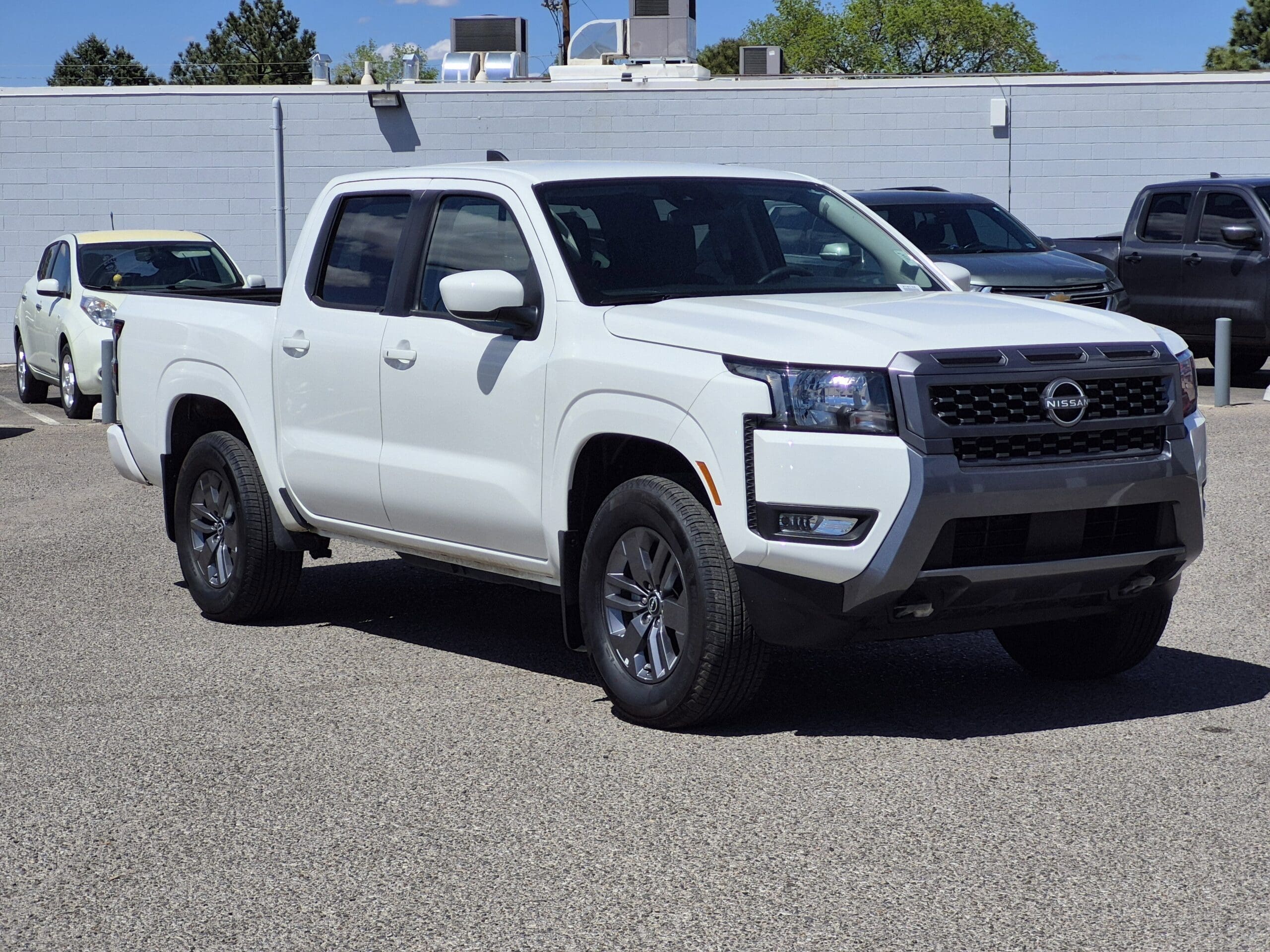 2025 Nissan Frontier - Image 2