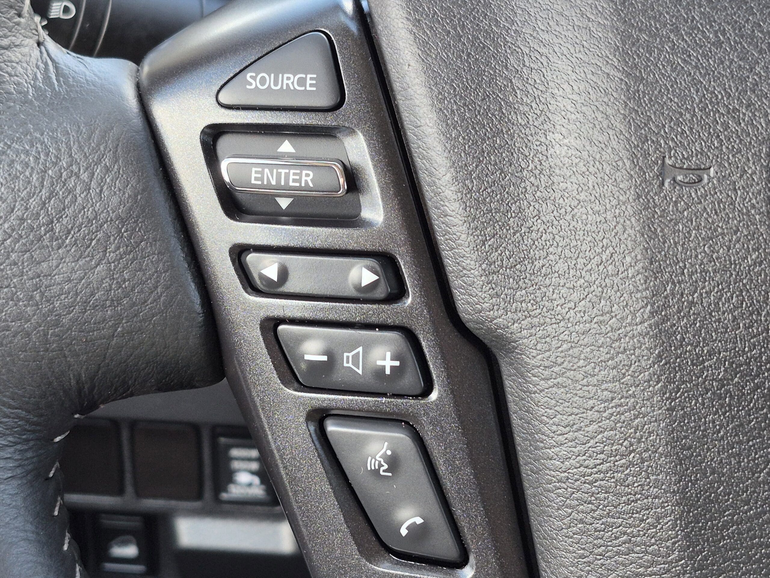 2025 Nissan Frontier - Image 12