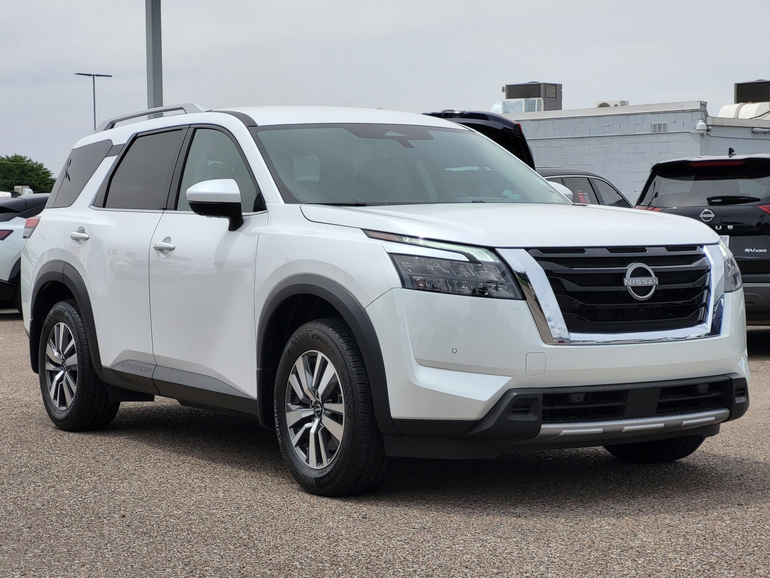 2025 Nissan Pathfinder - Image 3